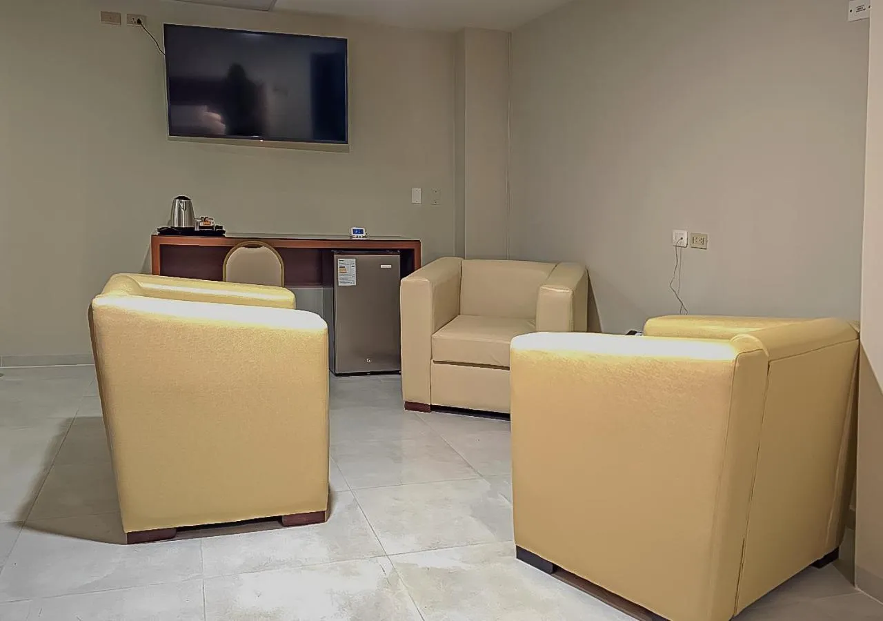 TV and multimedia in Hotel Maywa