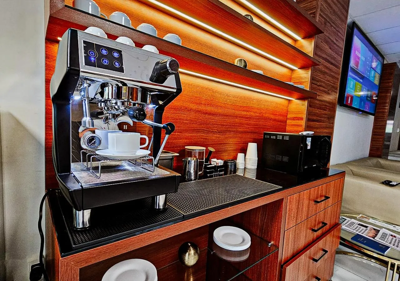 Restaurant/places to eat in Hotel Maywa