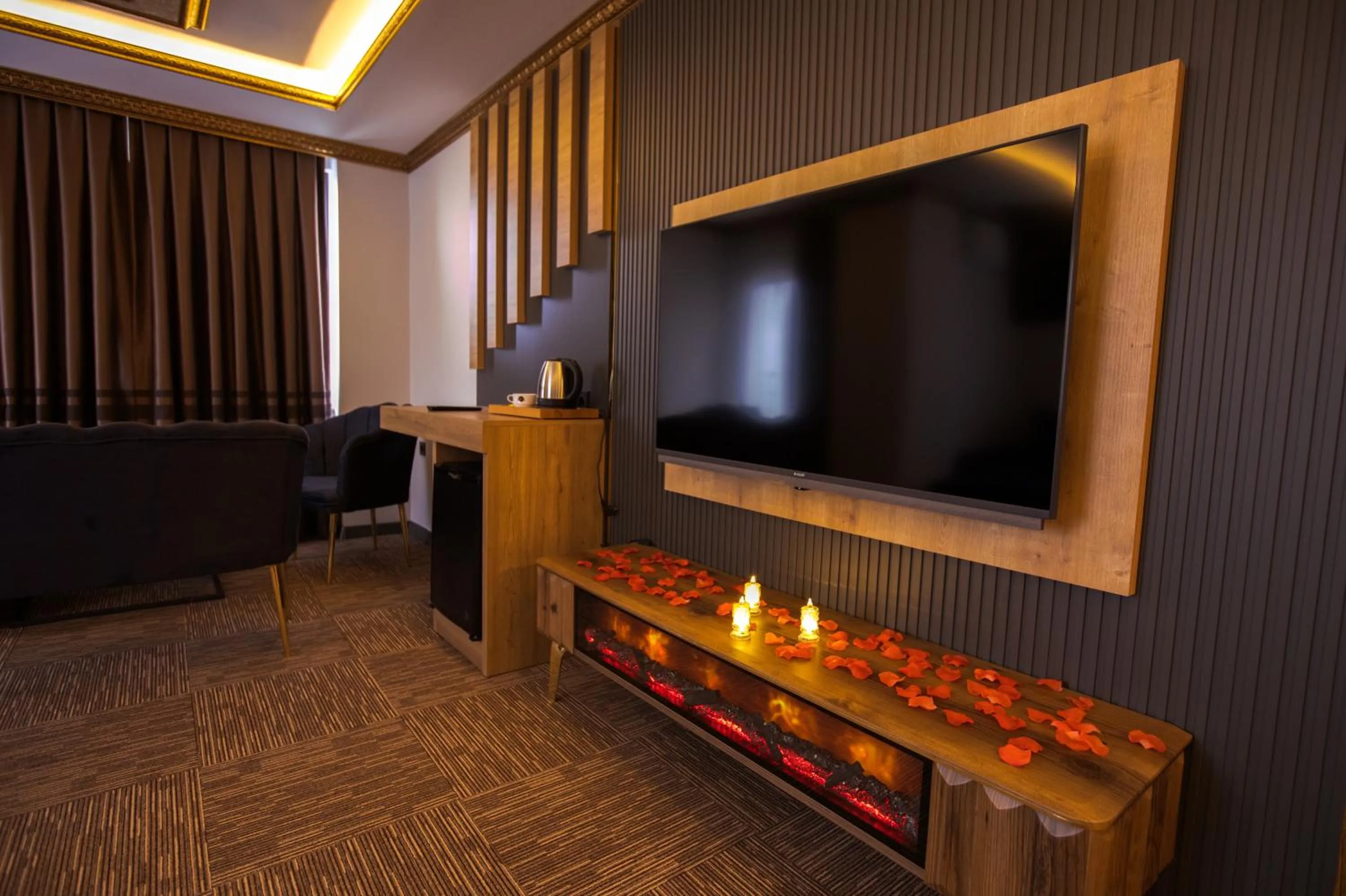 Communal lounge/ TV room in Hotel Milano