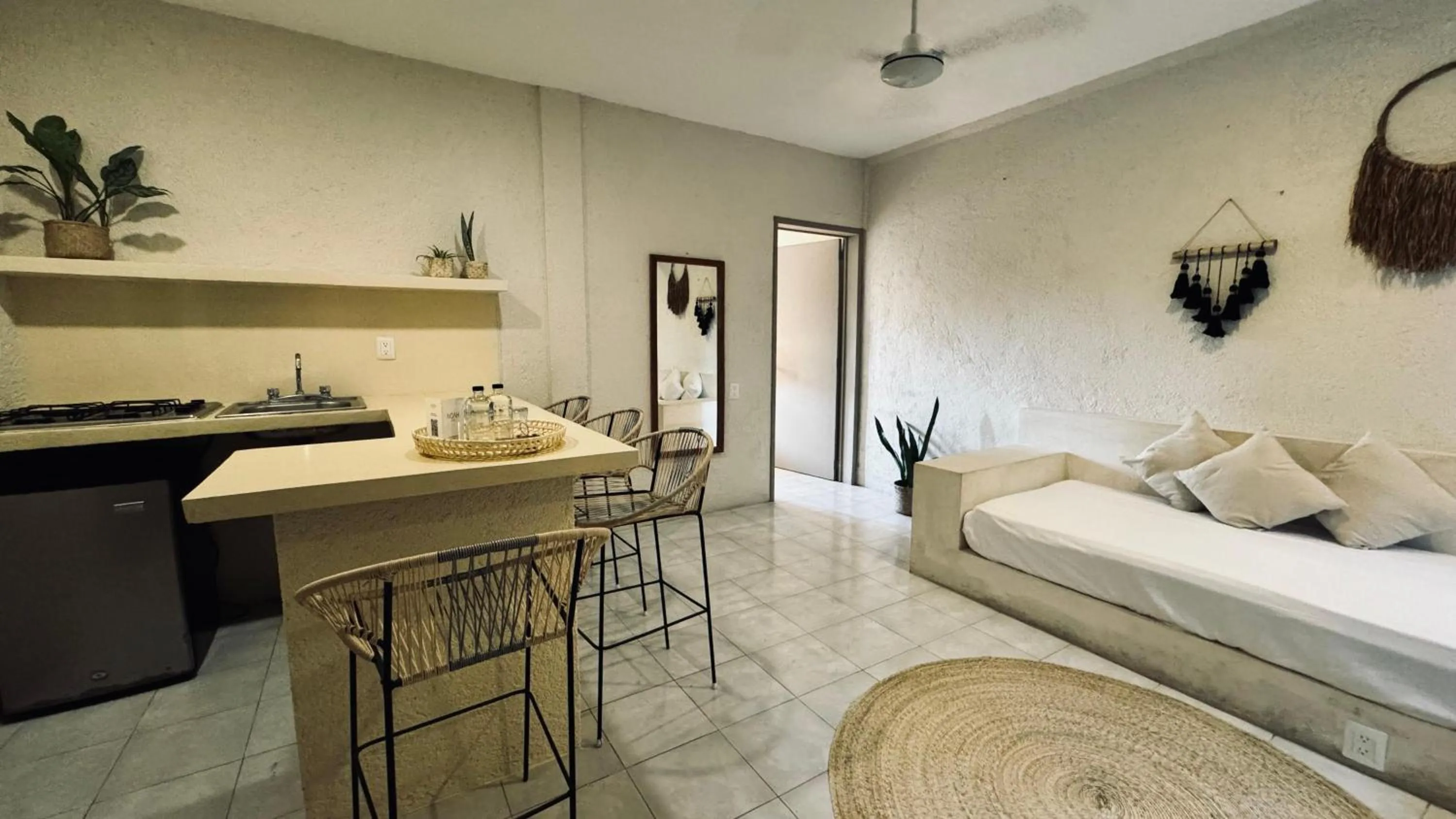 Kitchen or kitchenette, Bed in Hotel Noah Tulum