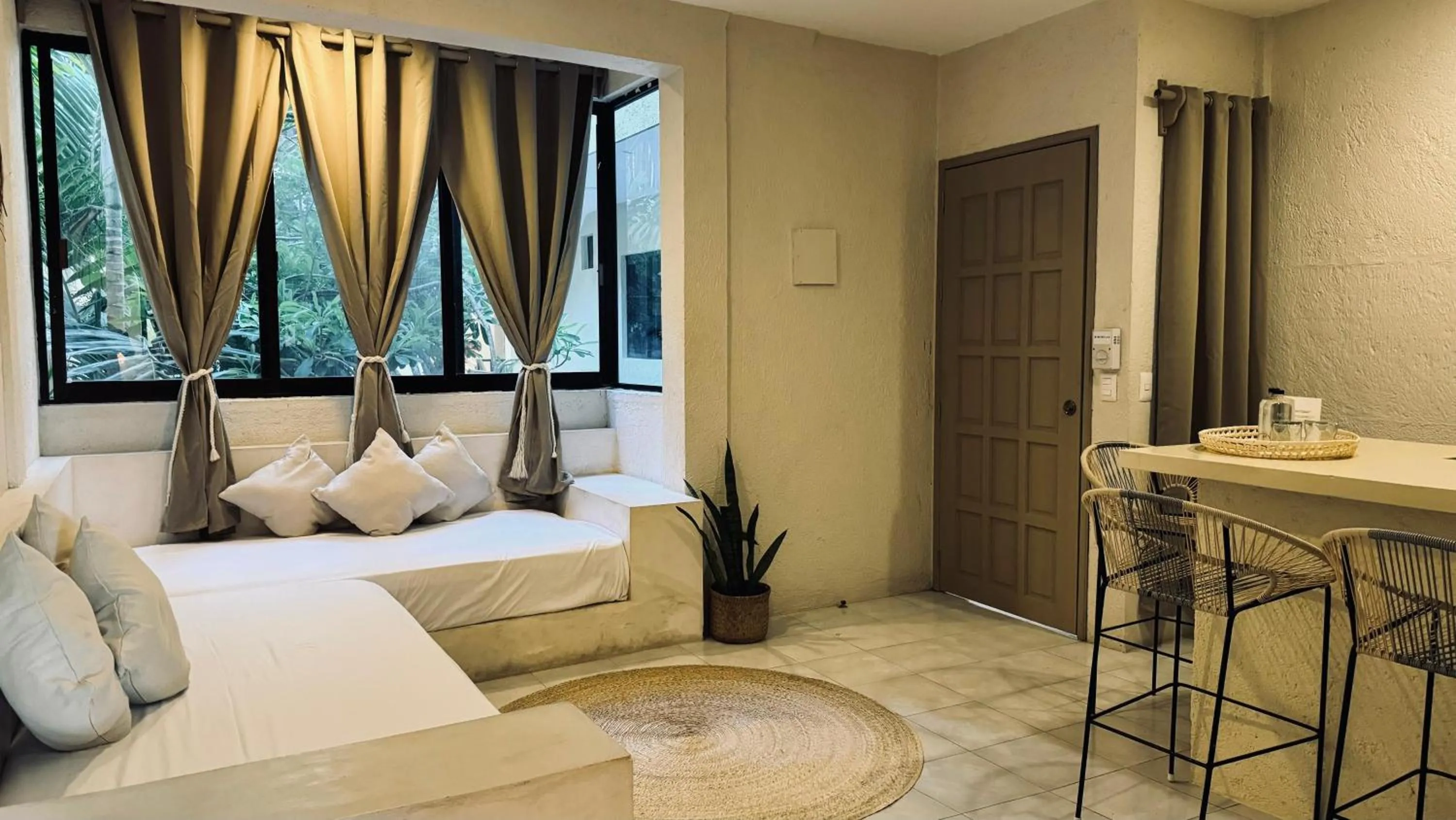 Living room, Bed in Hotel Noah Tulum