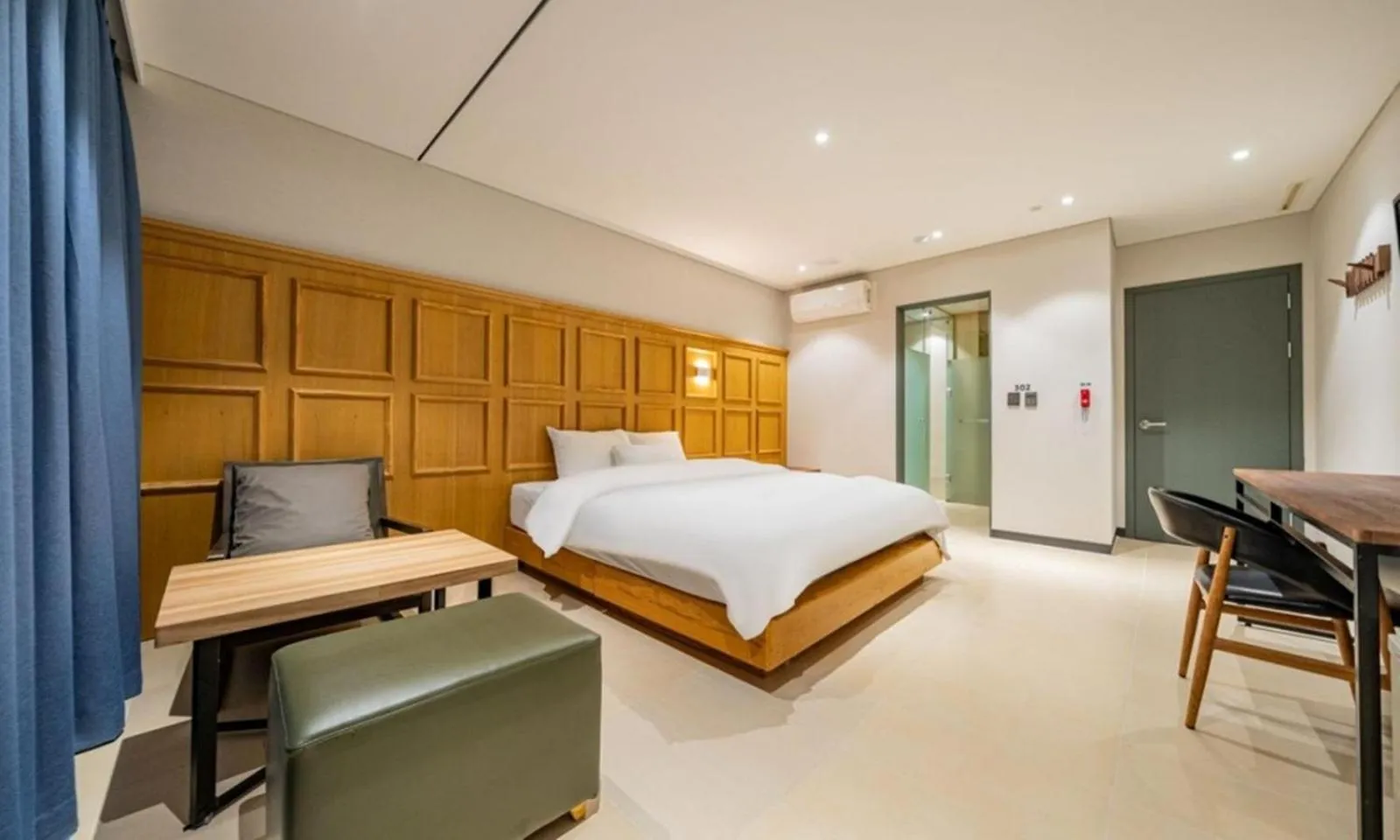 Bed in Yeongdeungpo Lifestyle F Hotel