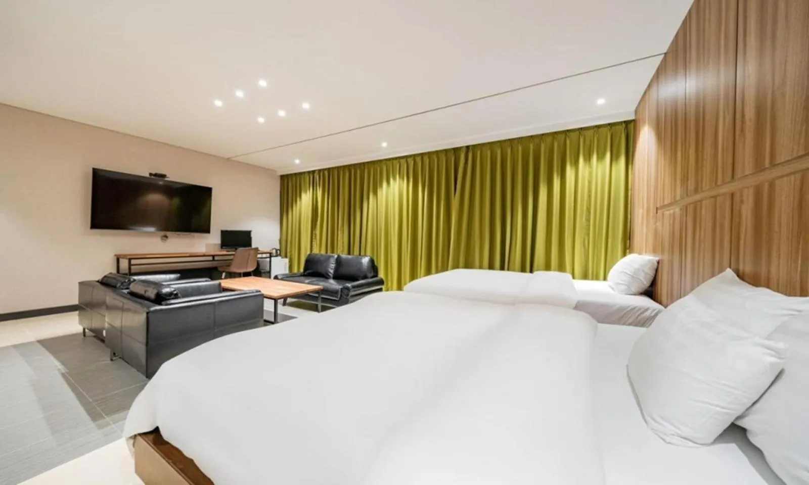 Bed in Yeongdeungpo Lifestyle F Hotel