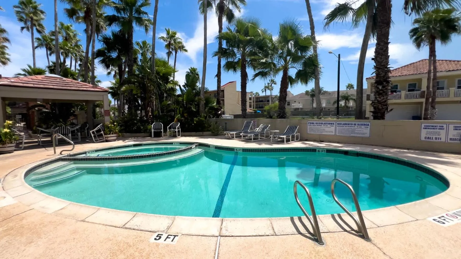 Swimming pool in Villa del Sol - #205