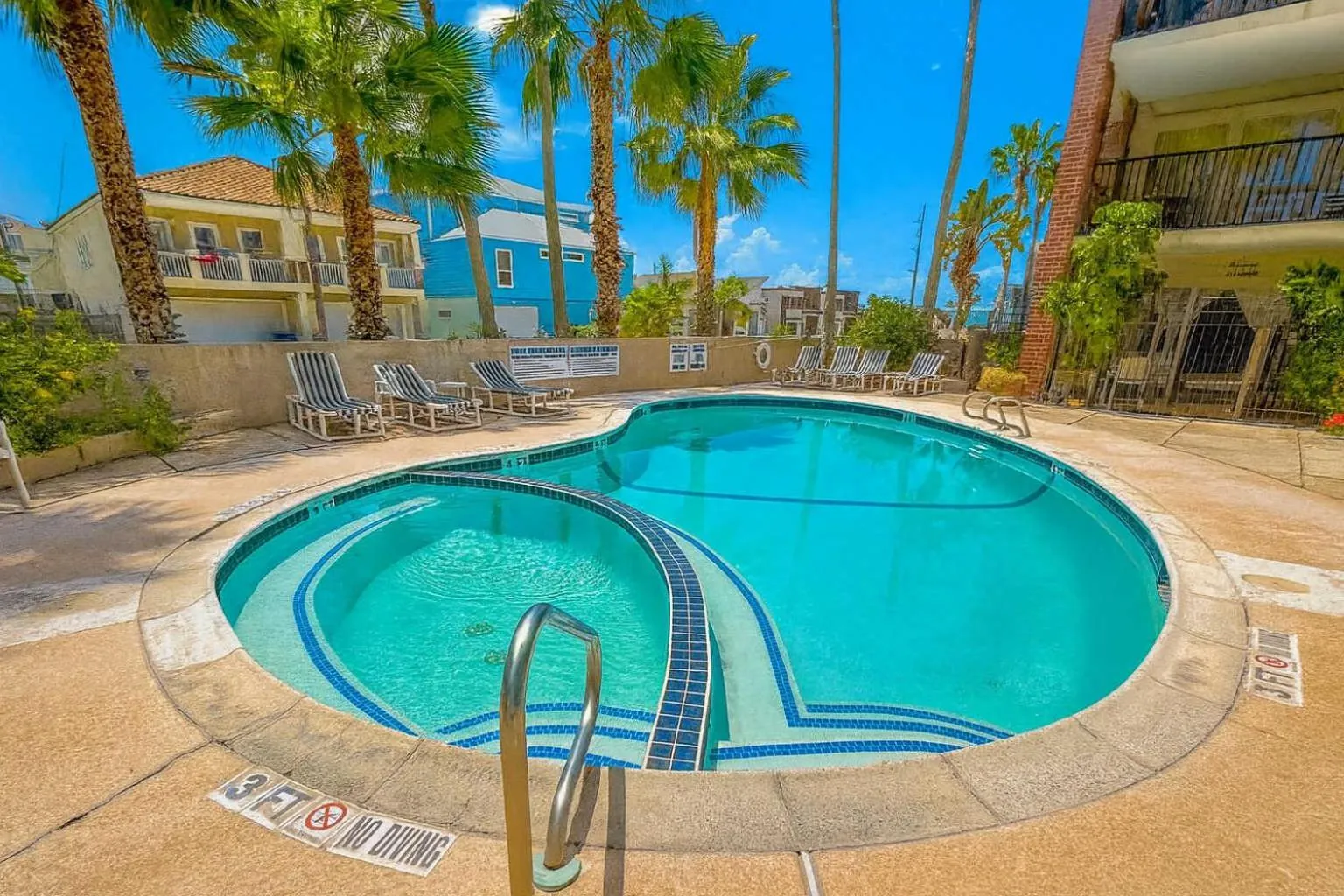 Swimming pool in Villa del Sol - #205