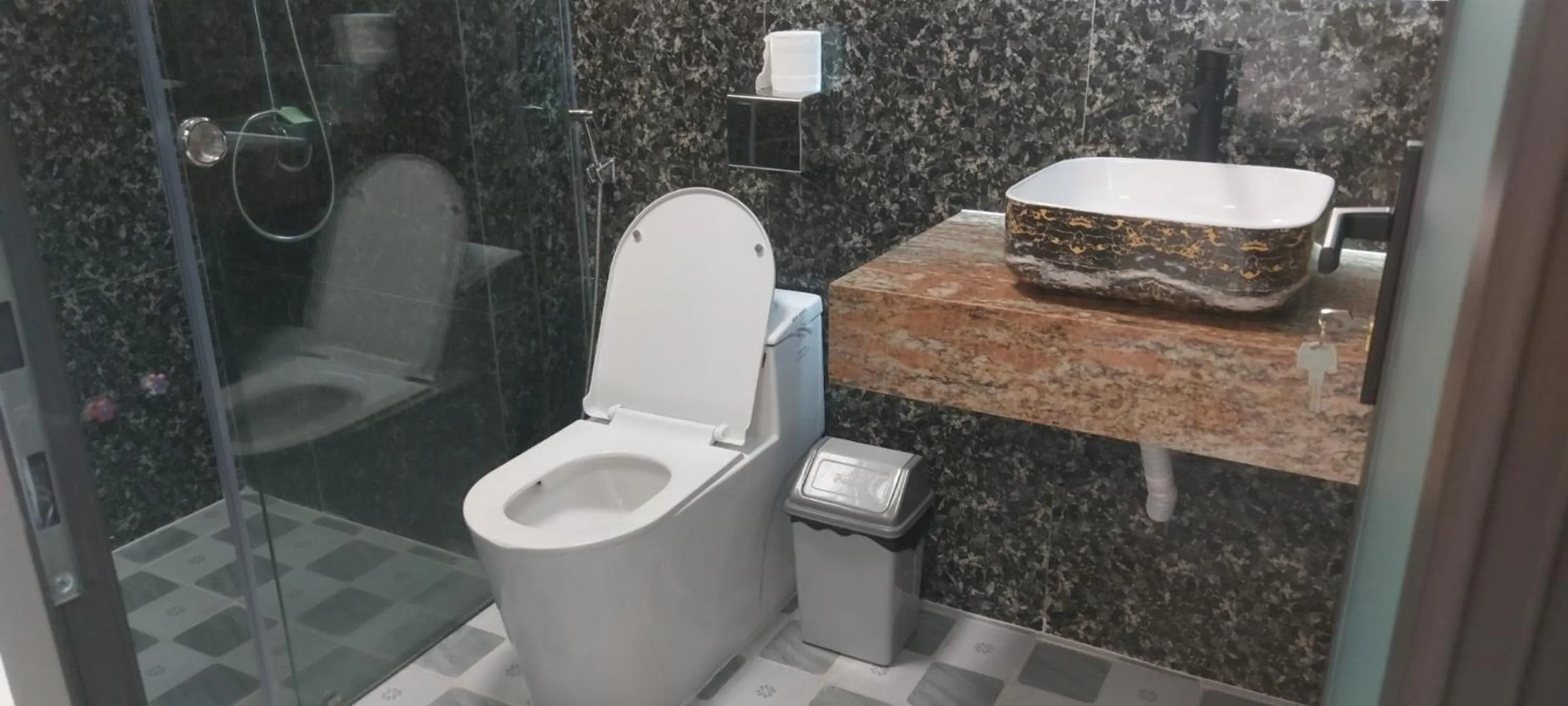 Bathroom in Ngoc Anh Hotel Da Lat