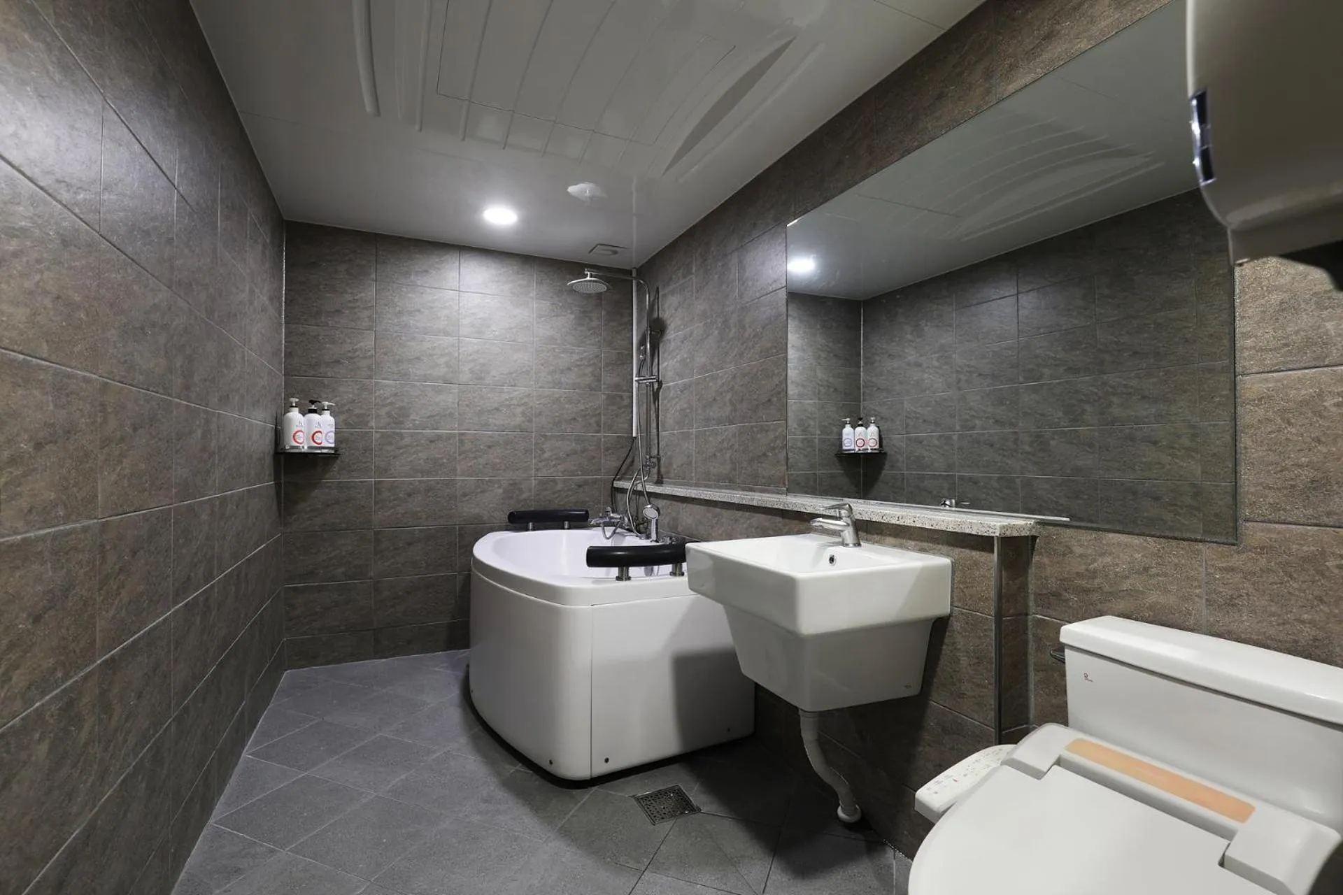 Toilet in Jeonju Urban Hotel