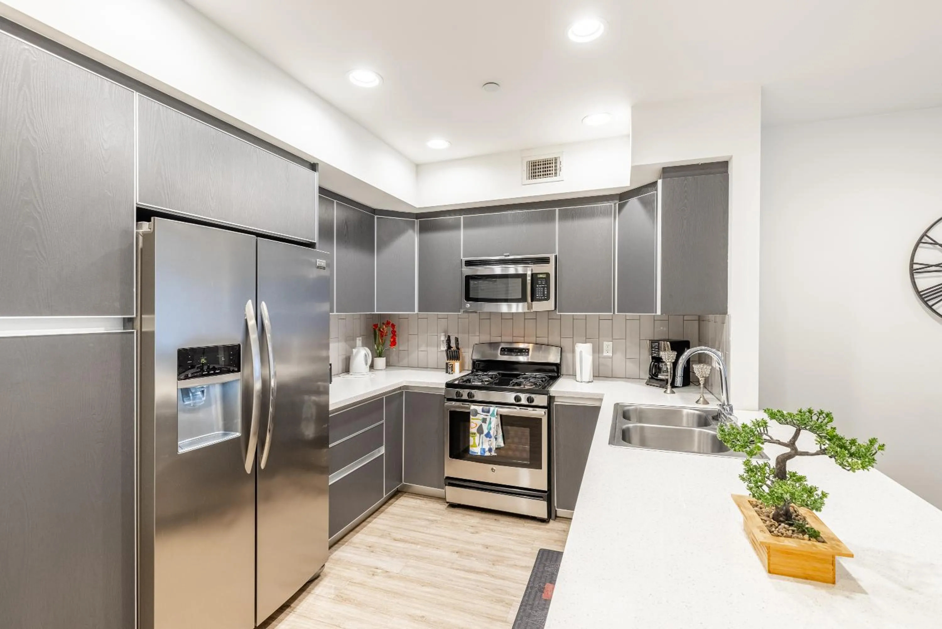 Kitchen or kitchenette in Hollywood Furnished Apartments