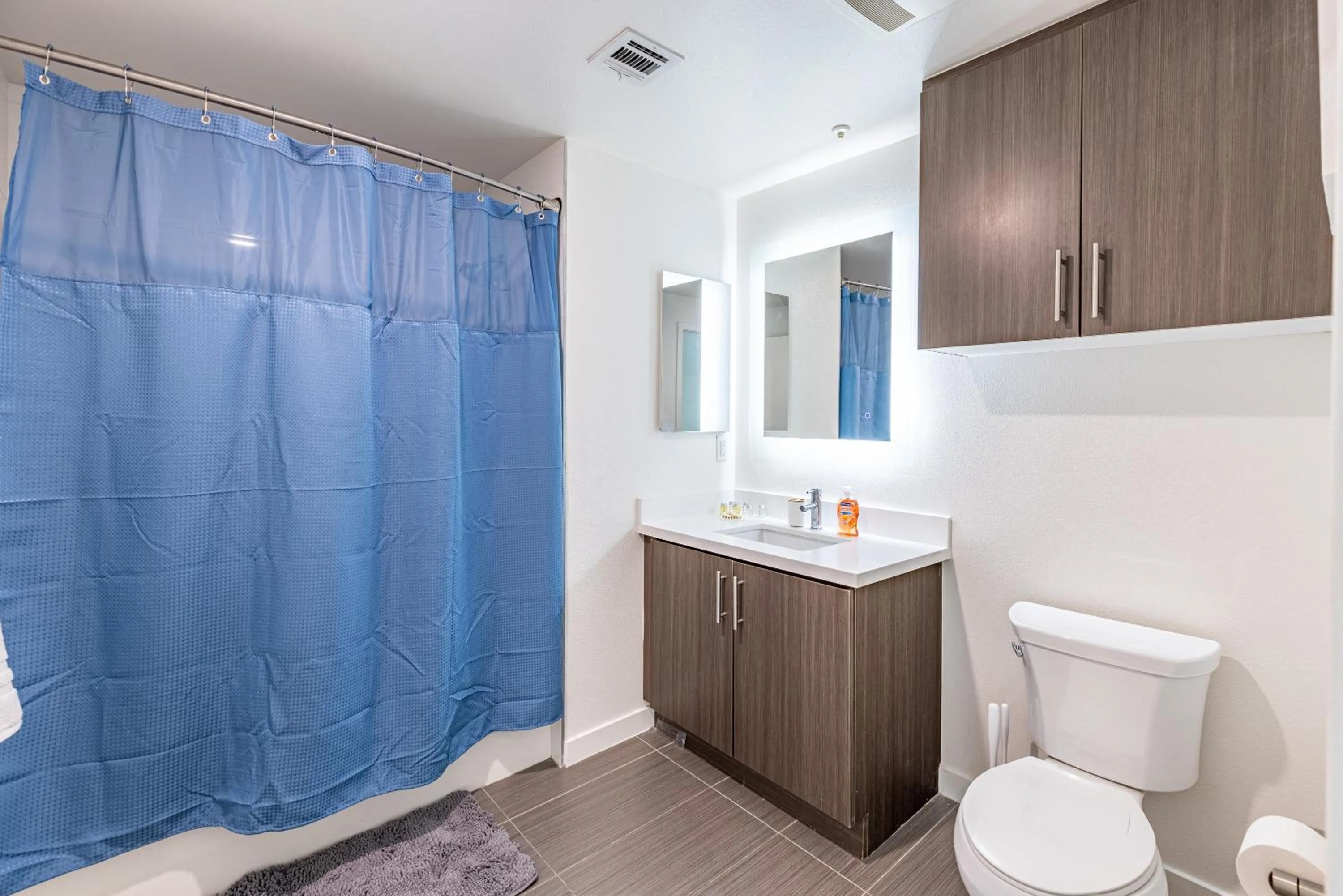 Bathroom in Hollywood Furnished Apartments