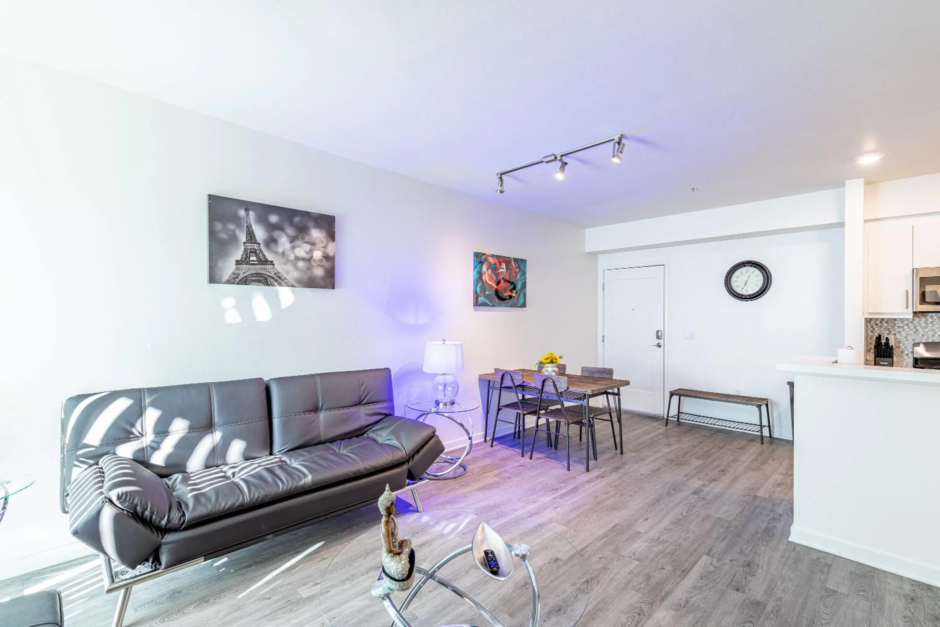 Photo of the whole room in Hollywood Furnished Apartments
