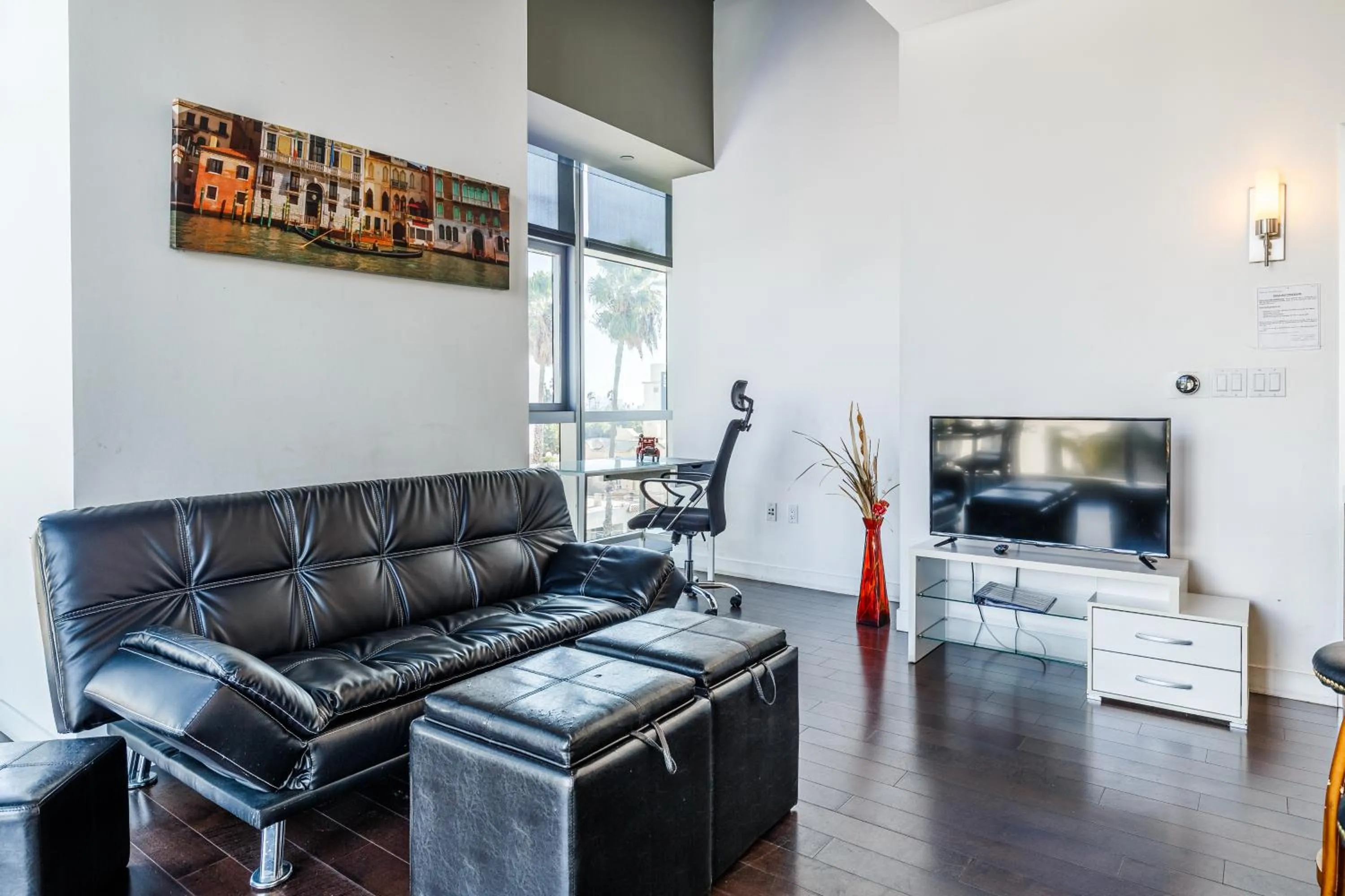 Living room in Hollywood Furnished Apartments