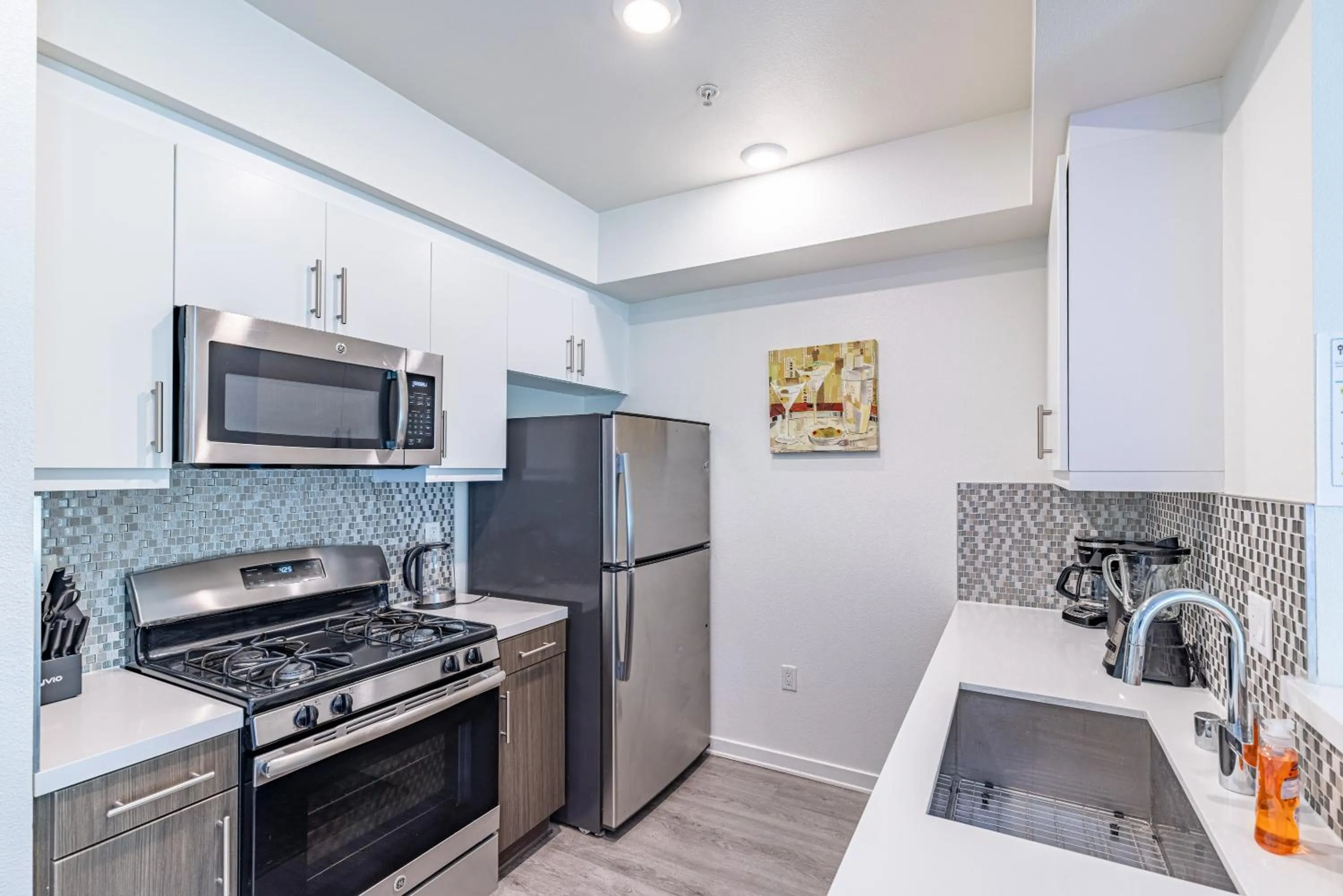 Kitchen or kitchenette in Hollywood Furnished Apartments