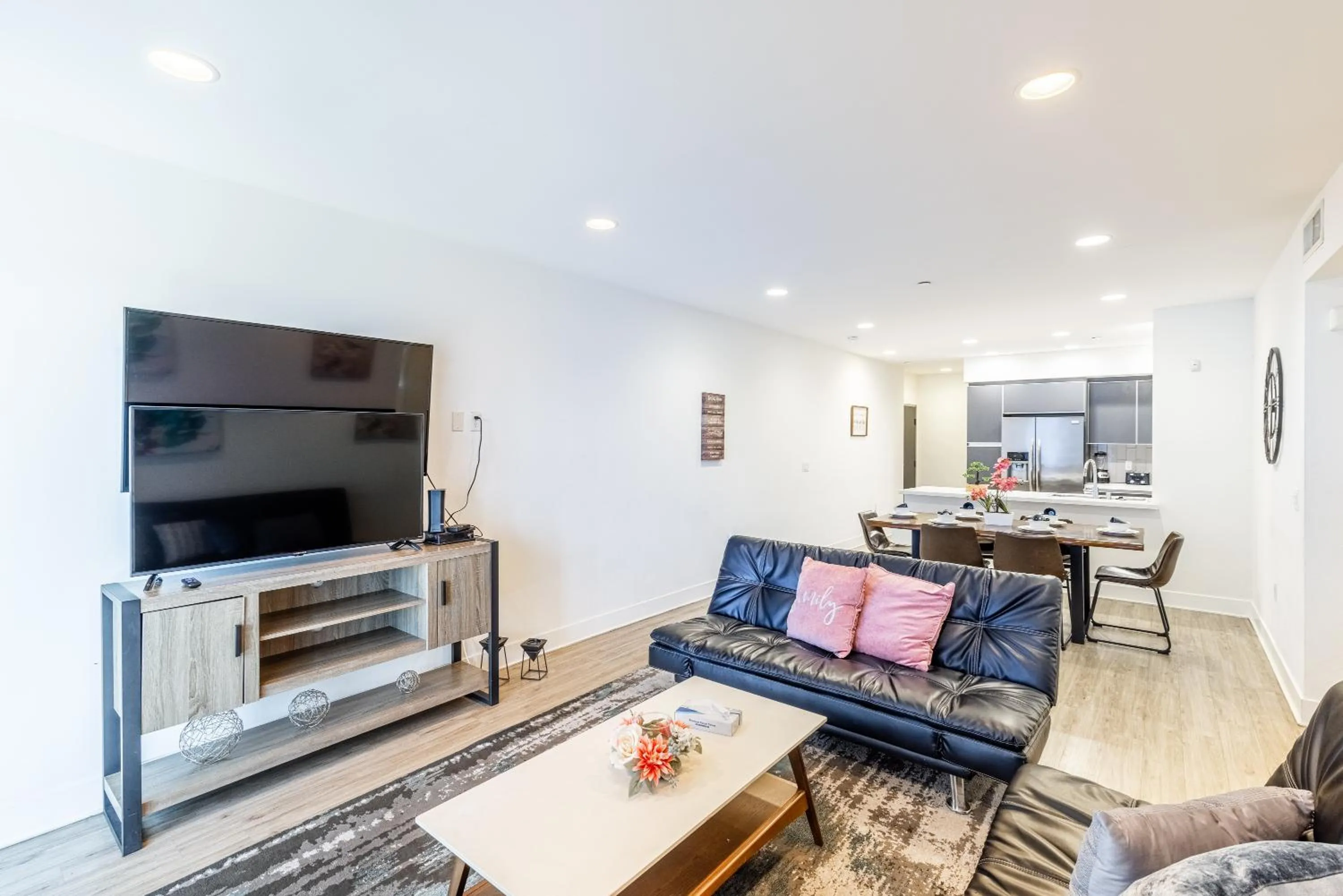 Living room in Hollywood Furnished Apartments