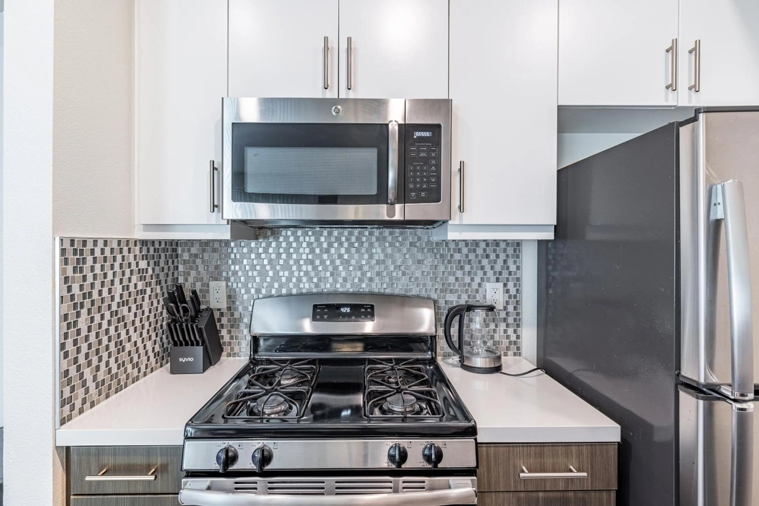Kitchen or kitchenette in Hollywood Furnished Apartments