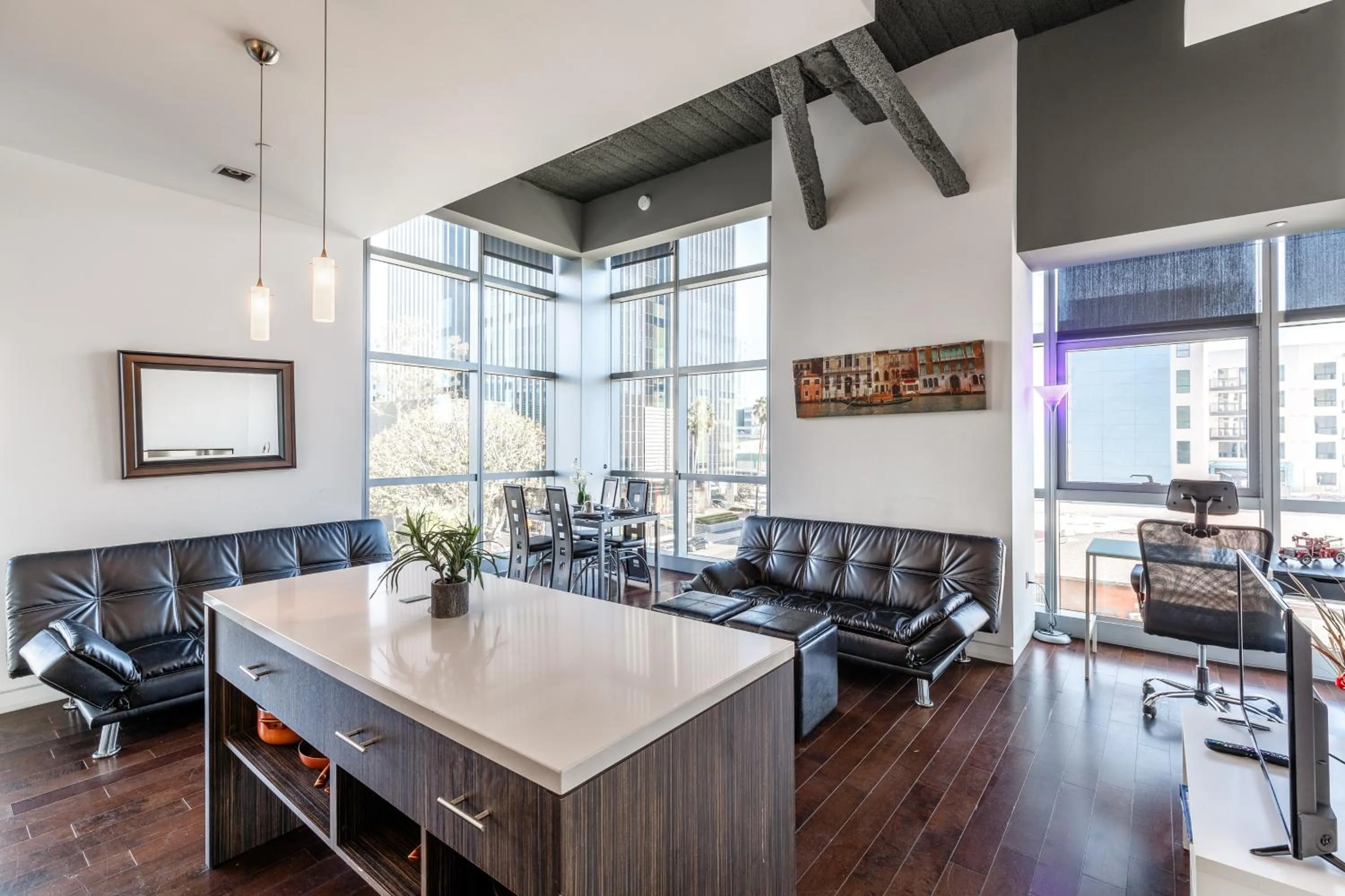 Living room in Hollywood Furnished Apartments
