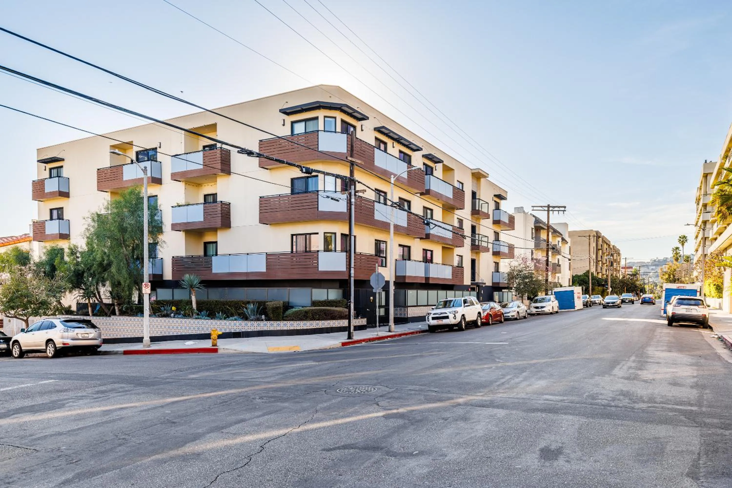 Property building in Hollywood Furnished Apartments