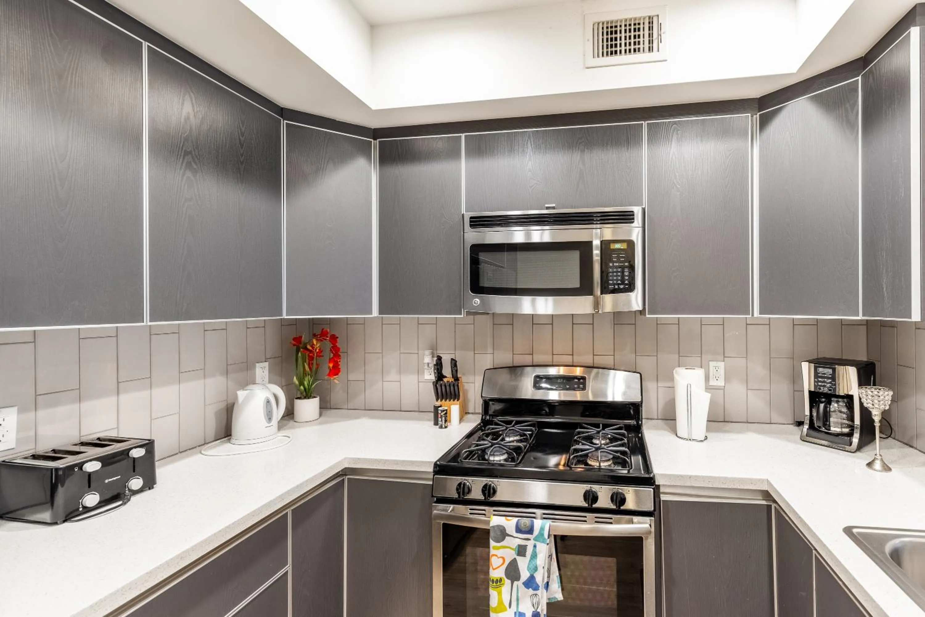 Kitchen or kitchenette in Hollywood Furnished Apartments