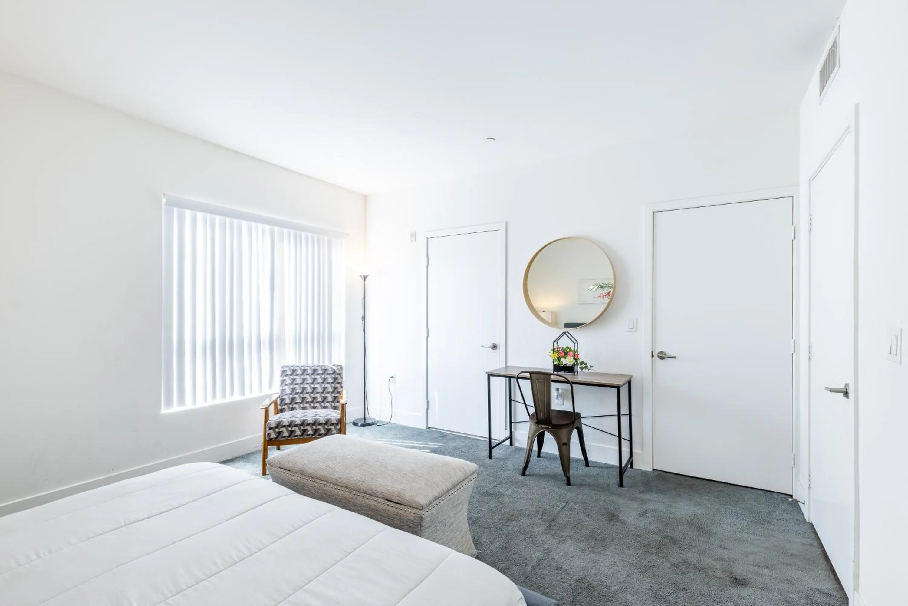 Bedroom, Bed in Hollywood Furnished Apartments