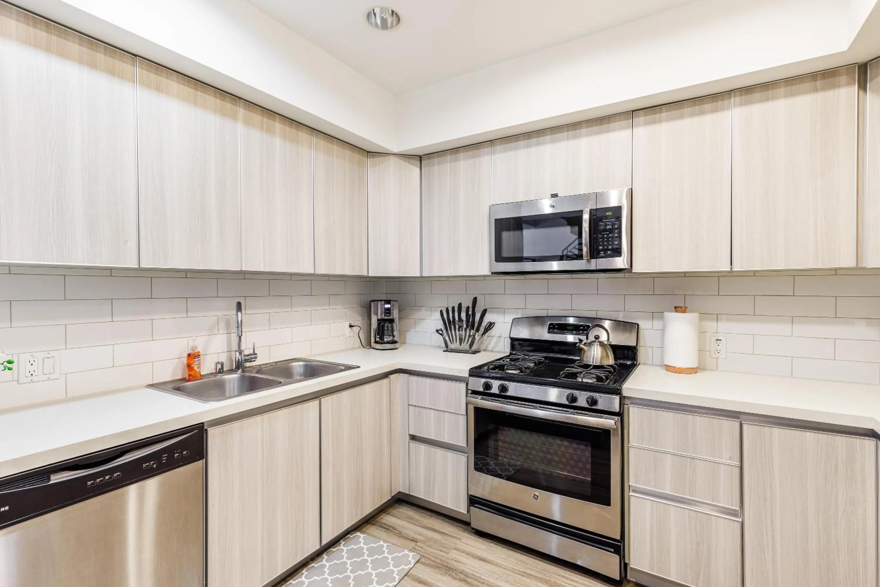 Kitchen or kitchenette in Hollywood Furnished Apartments