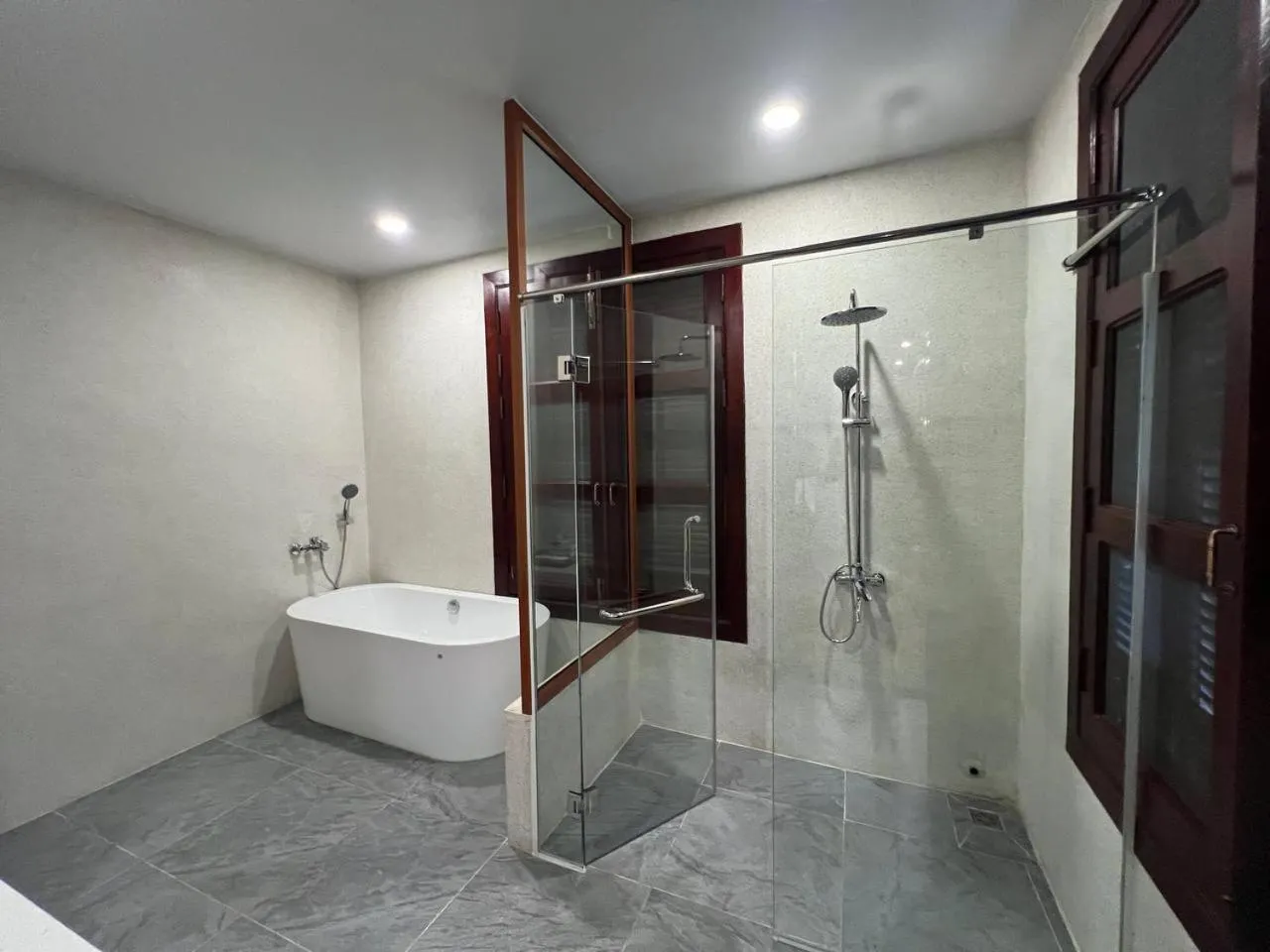 Shower in Phum Domnak Domrey Resort