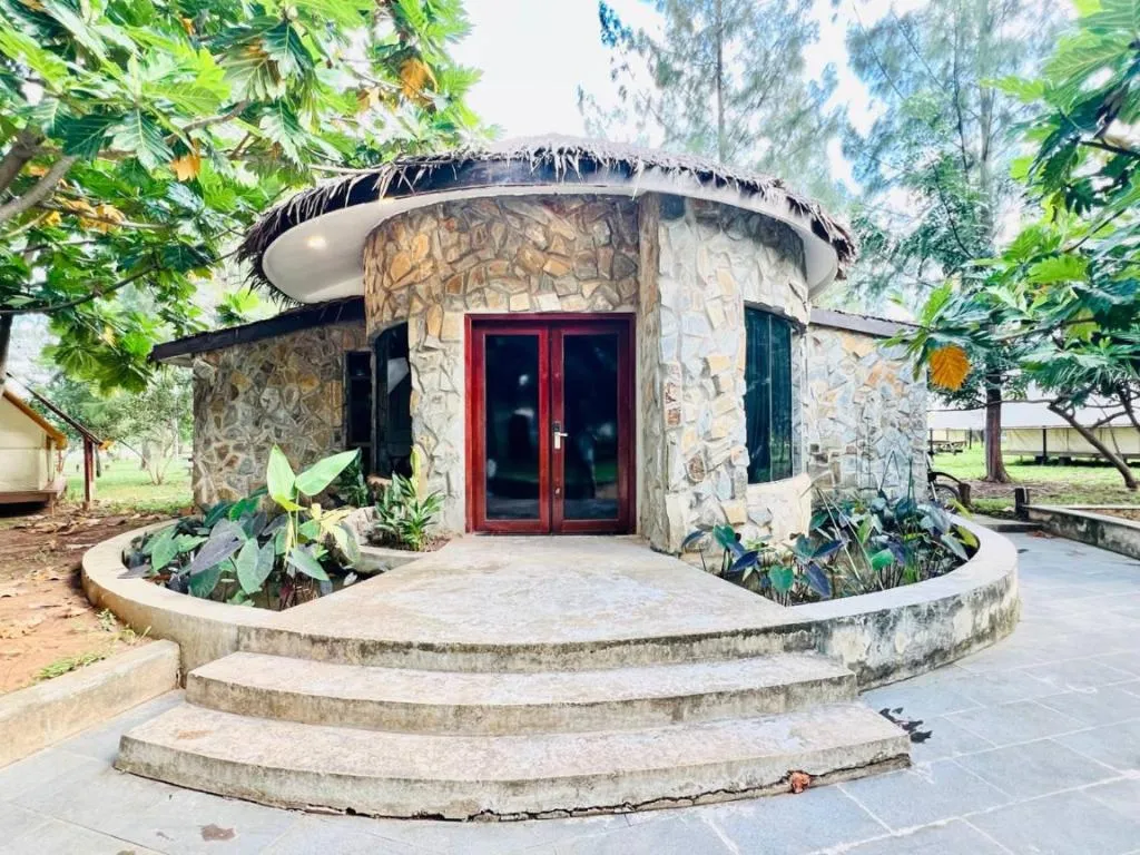 Phum Domnak Domrey Resort