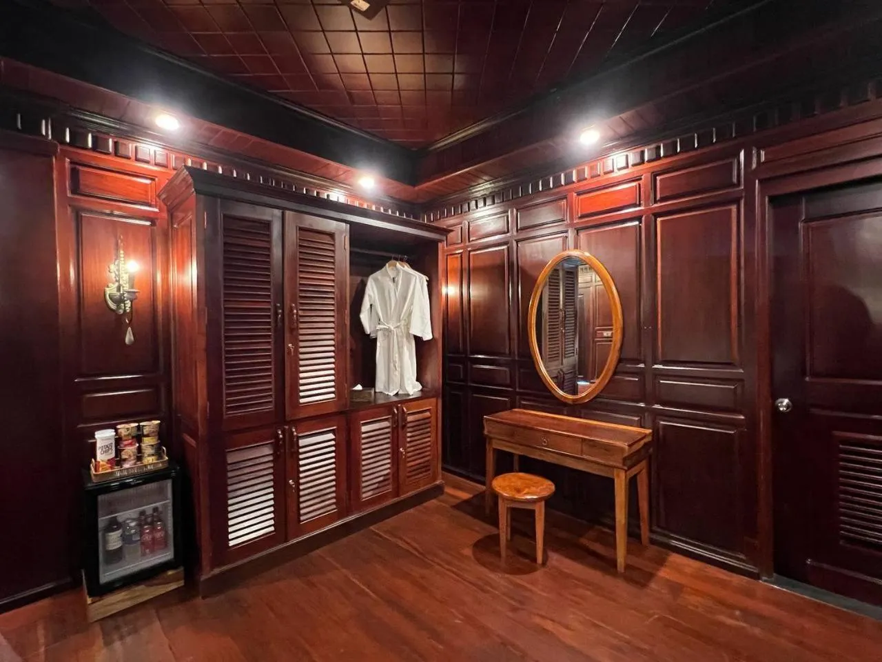 wardrobe in Phum Domnak Domrey Resort