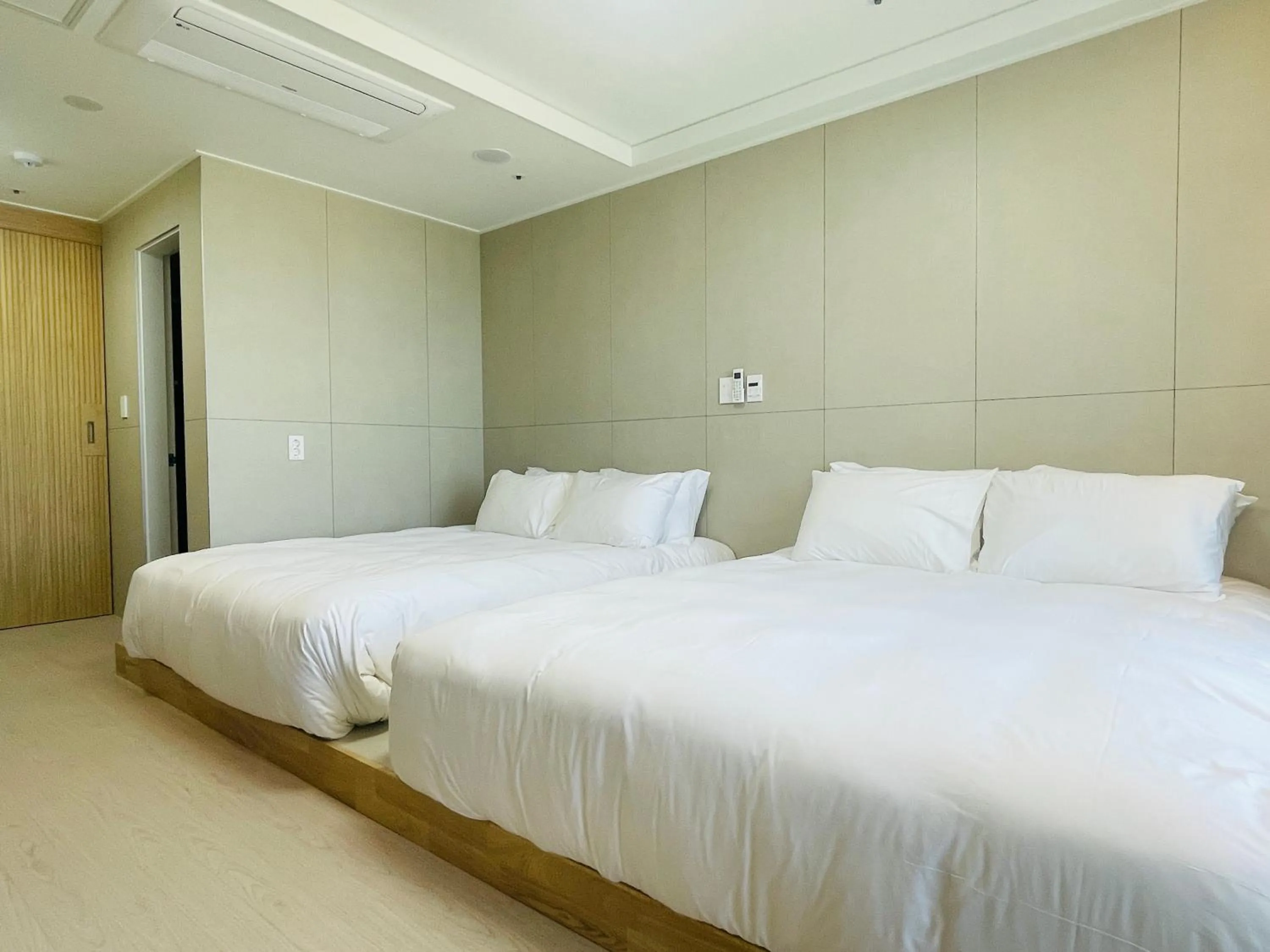 Bed in SurfResort INN-The City YangYang