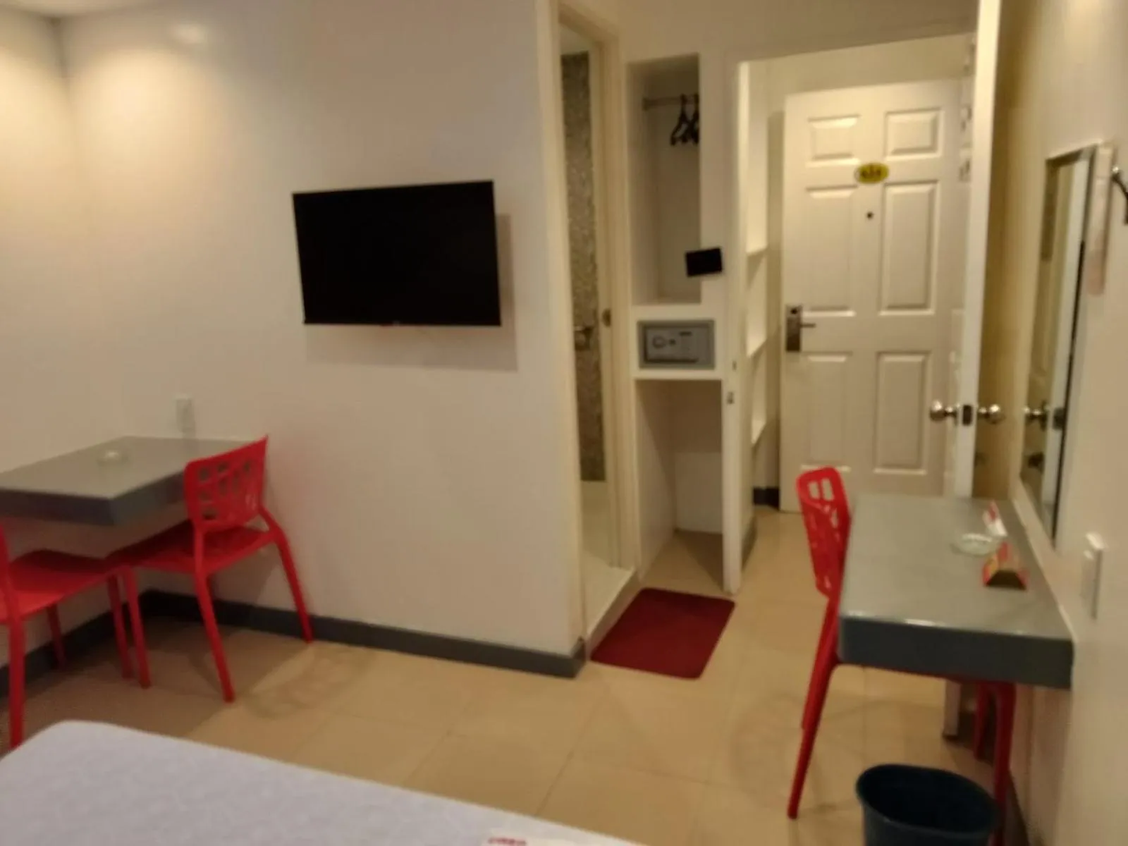 Photo of the whole room, Bed in Hotel Sogo Avenida