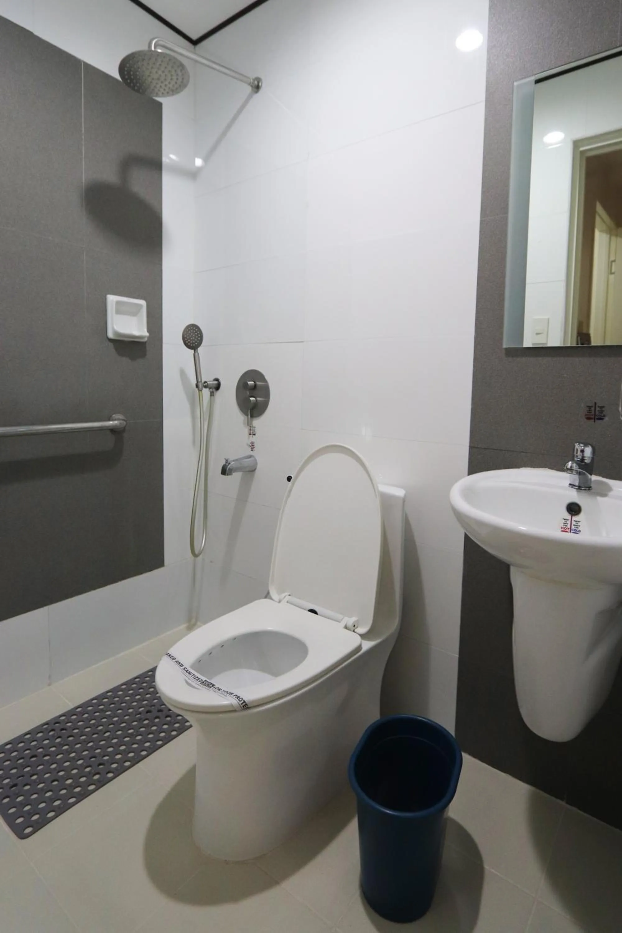 Bathroom in Hotel Sogo Cebu