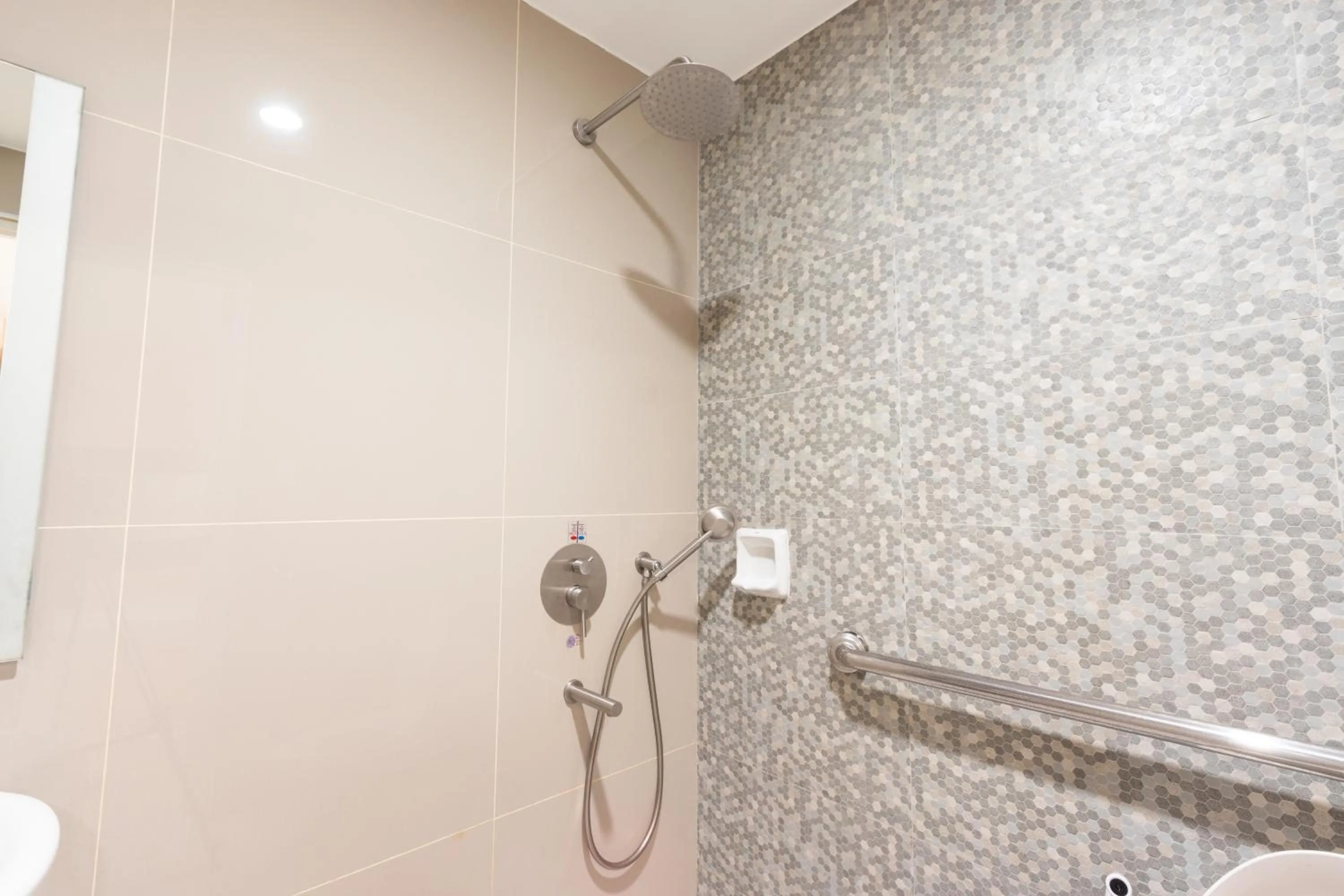 Shower in Hotel Sogo Guadalupe