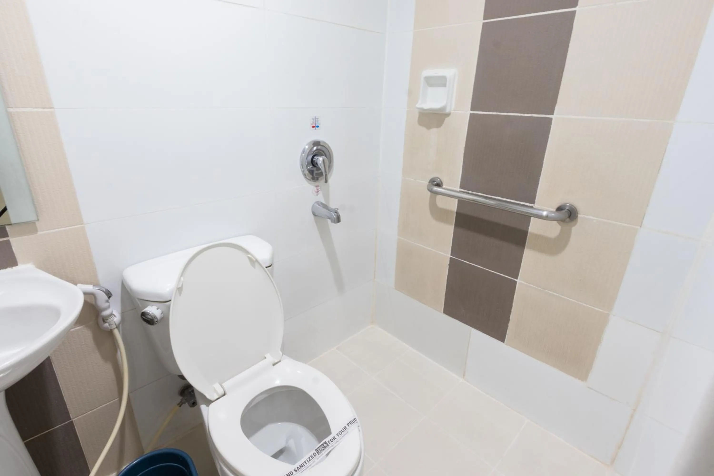 Bathroom in Hotel Sogo Makati Avenue