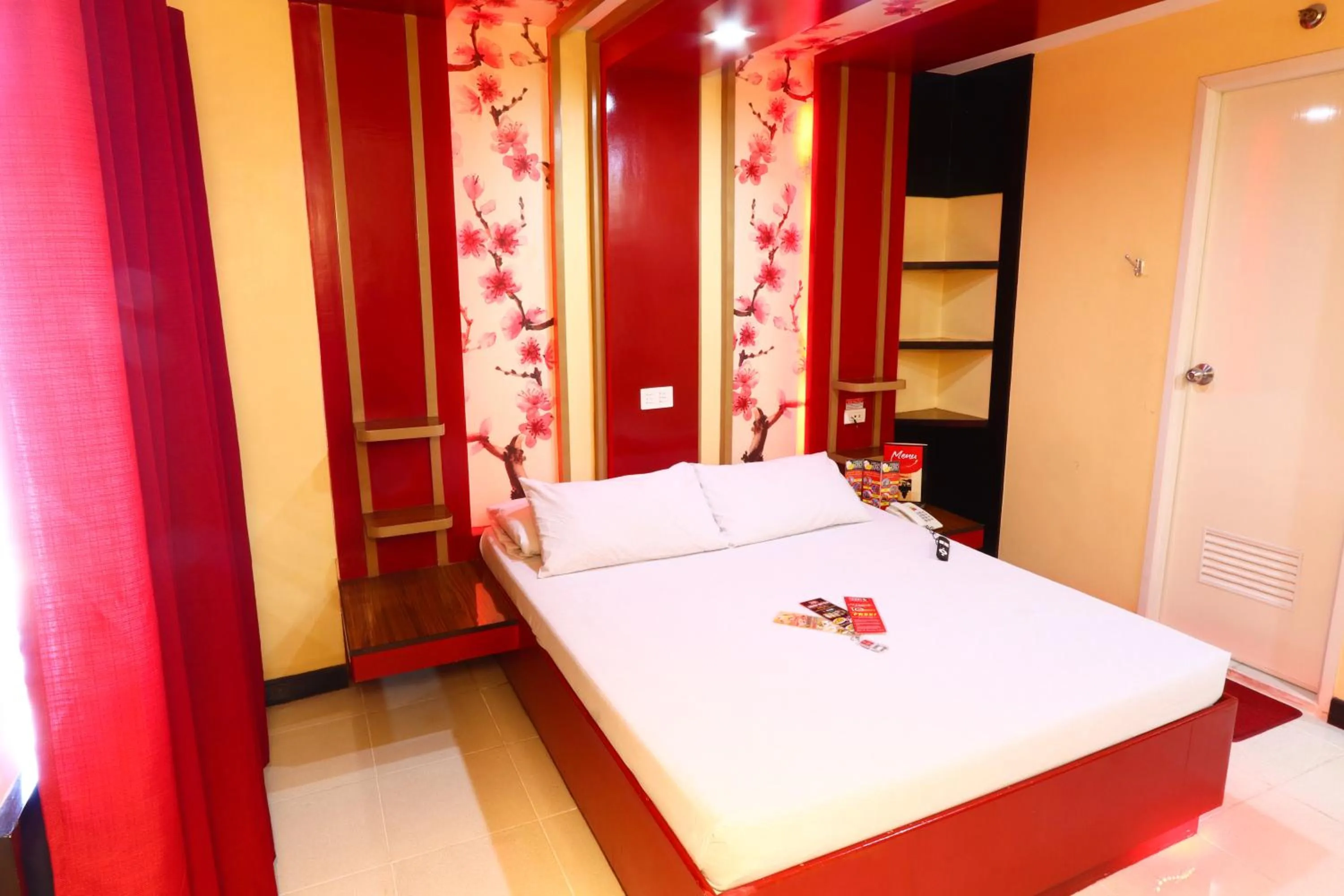 Bedroom, Bed in Hotel Sogo Makati Avenue