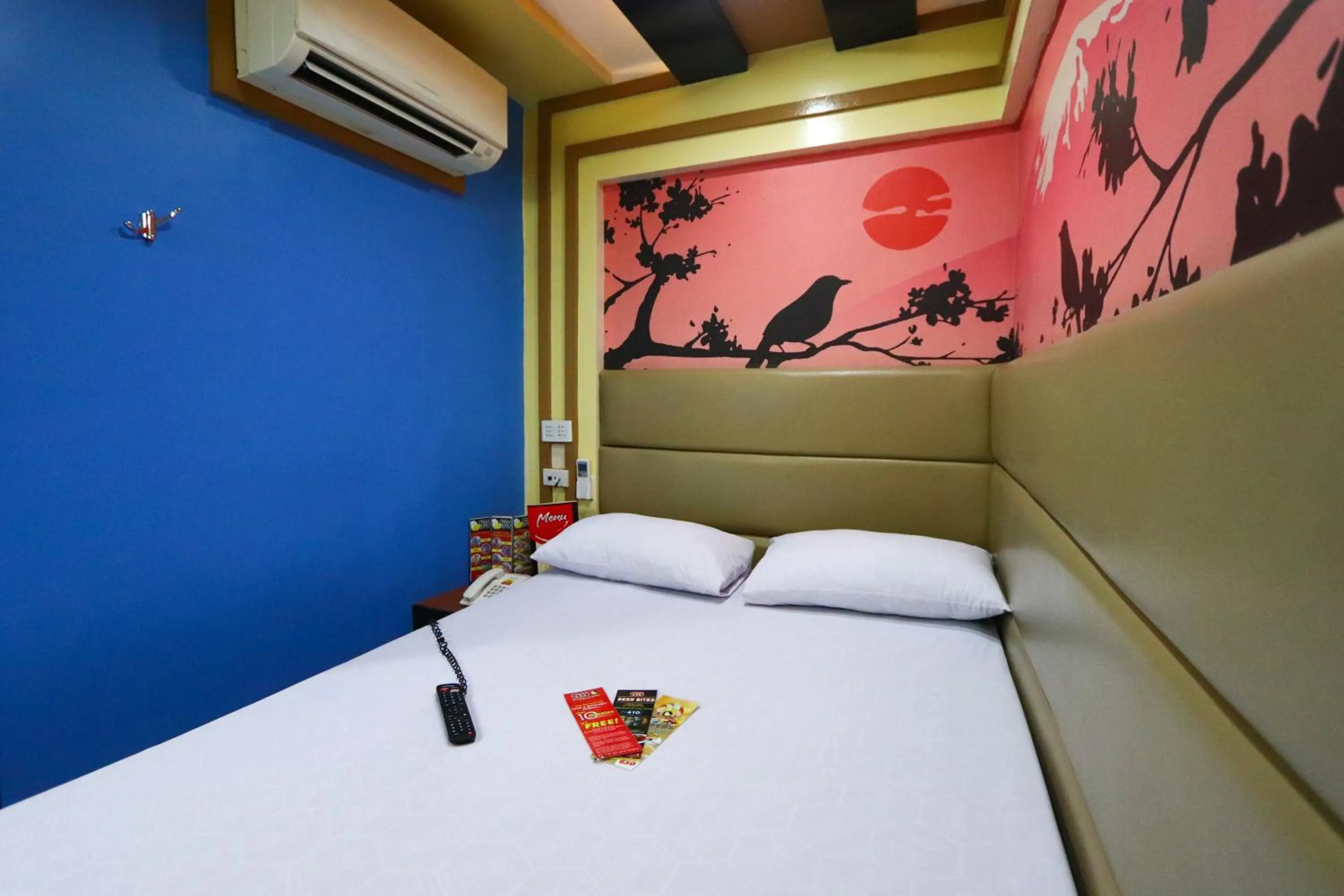 Photo of the whole room, Bed in Hotel Sogo Makati Avenue