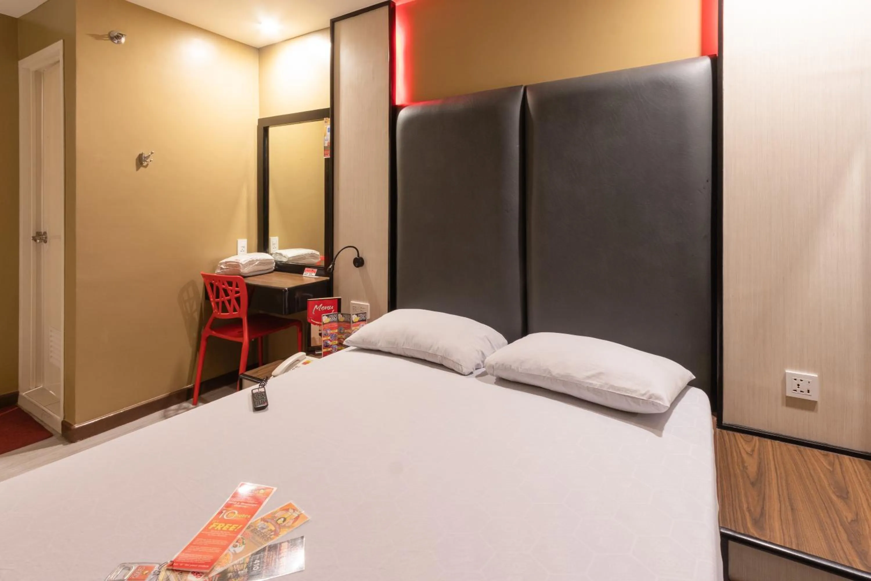 Bedroom, Bed in Hotel Sogo Cainta