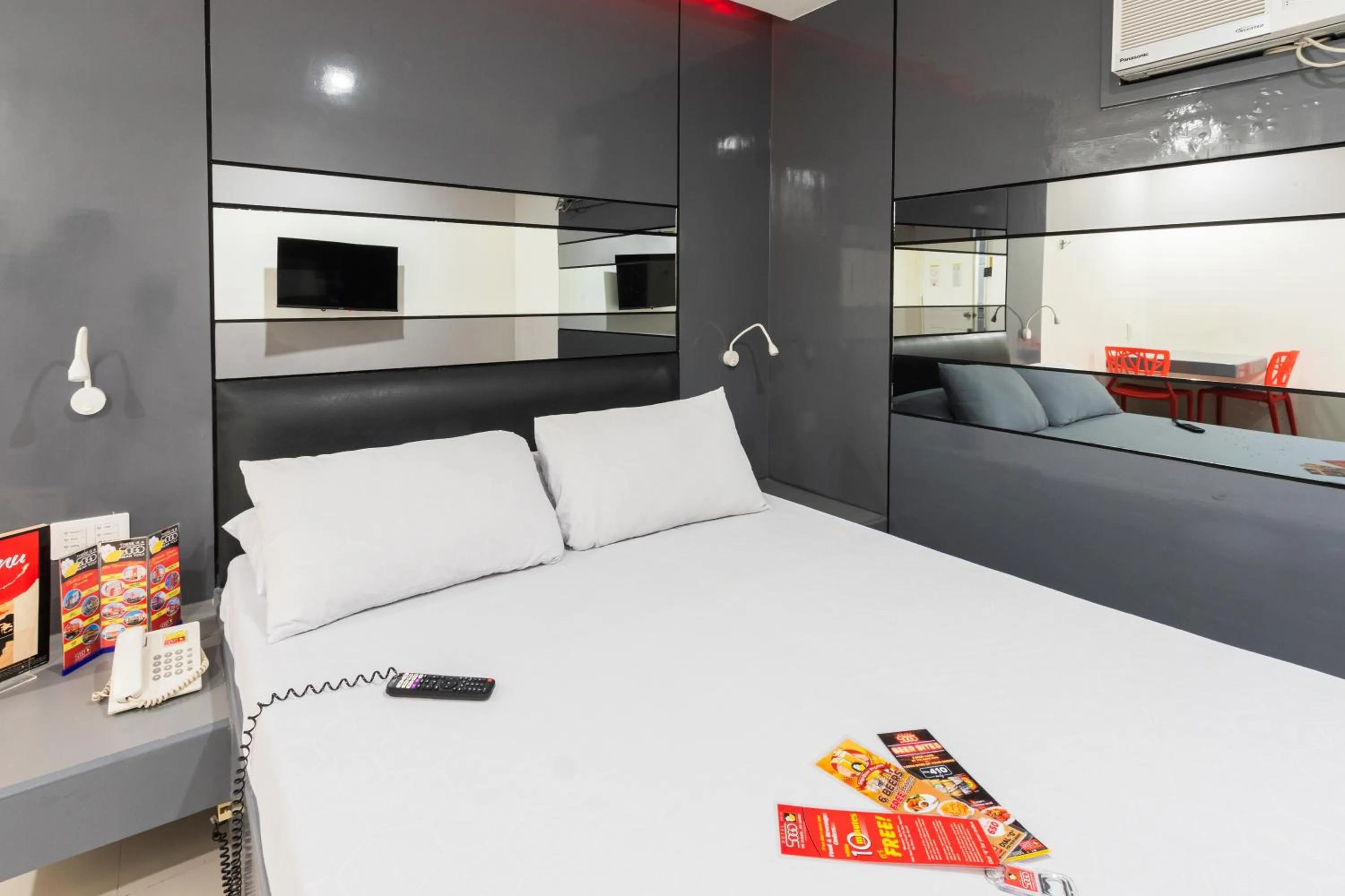 Bedroom, Bed in Hotel Sogo Cainta