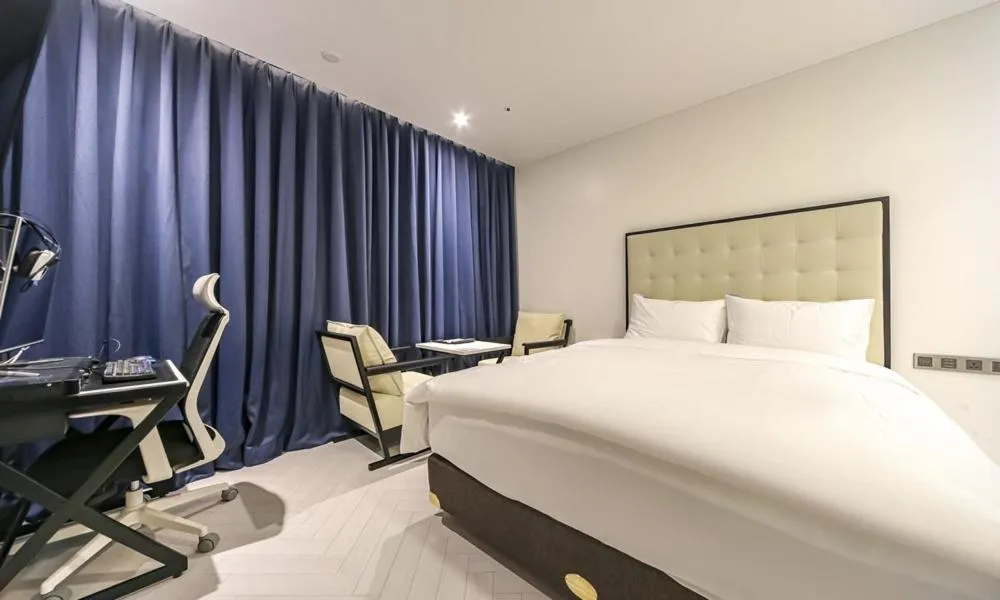 Bed in Daegu Dongseongro Hotel Labella