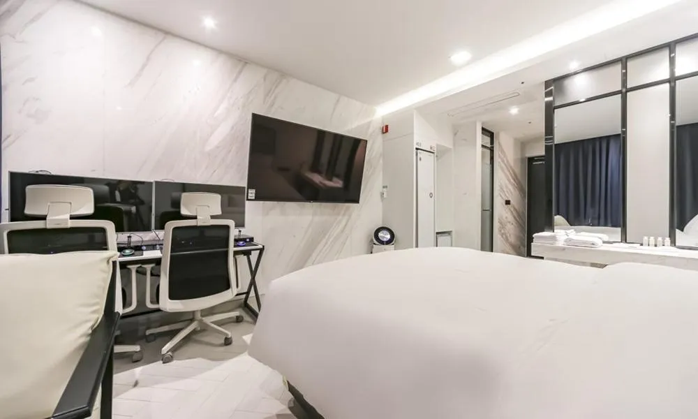 Bed in Daegu Dongseongro Hotel Labella