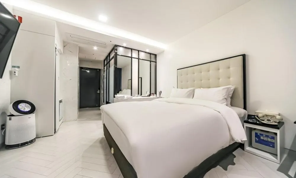 Bed in Daegu Dongseongro Hotel Labella