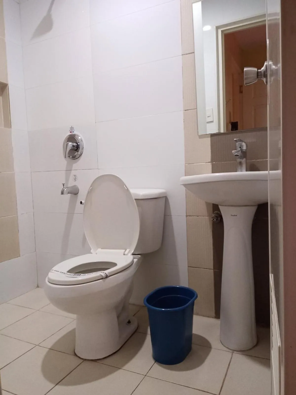 Shower in Hotel Sogo Edsa Caloocan