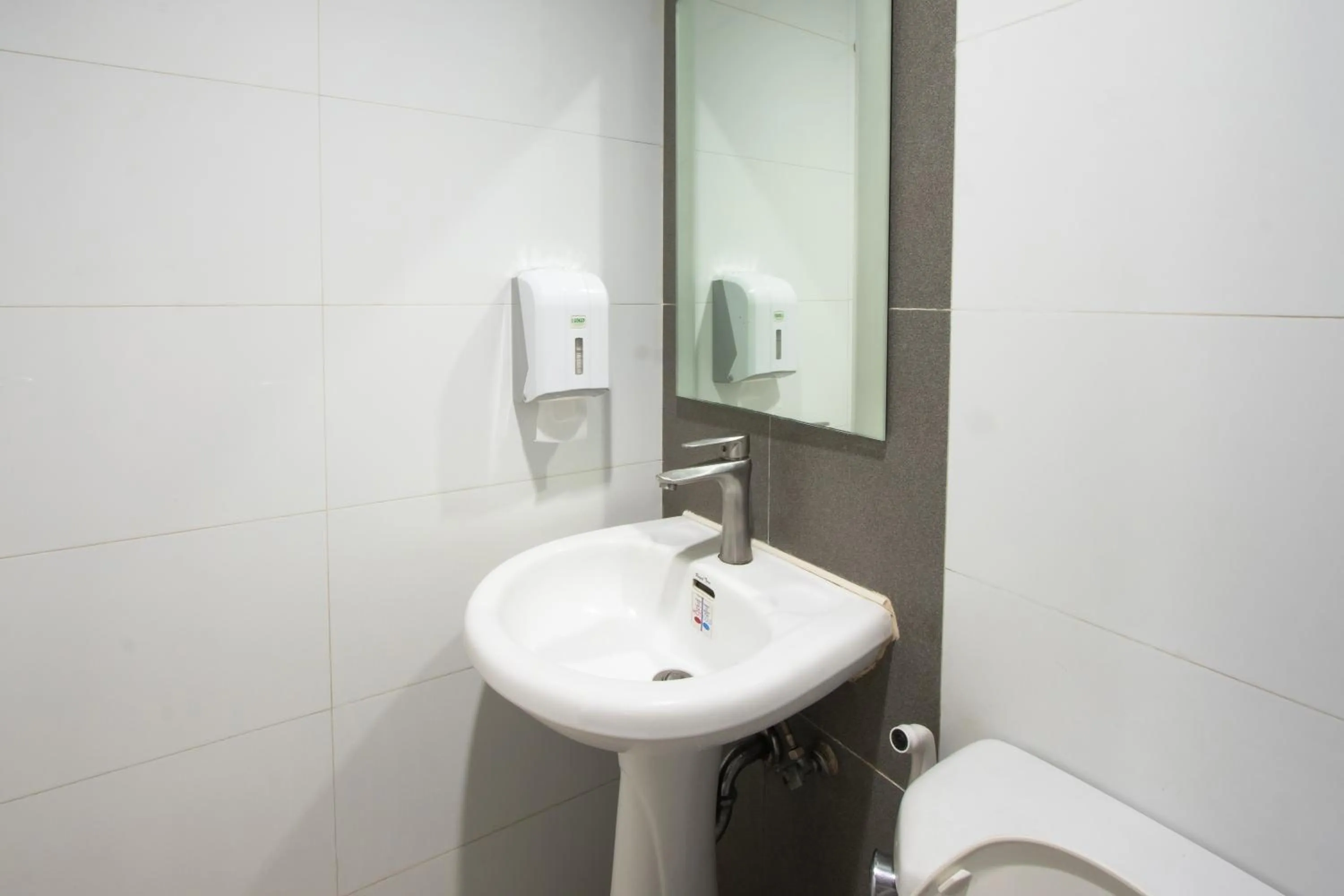 Bathroom in Hotel Sogo Santolan