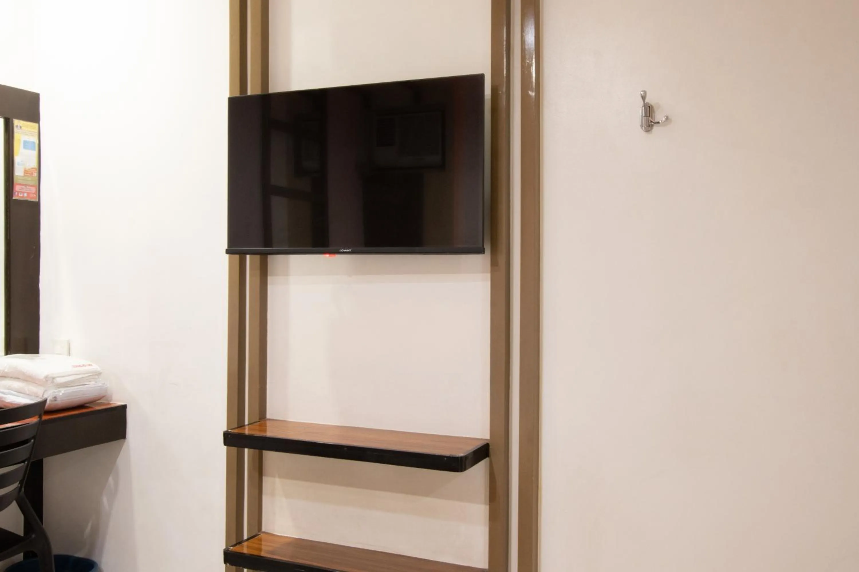 TV and multimedia, Bed in Hotel Sogo Santolan