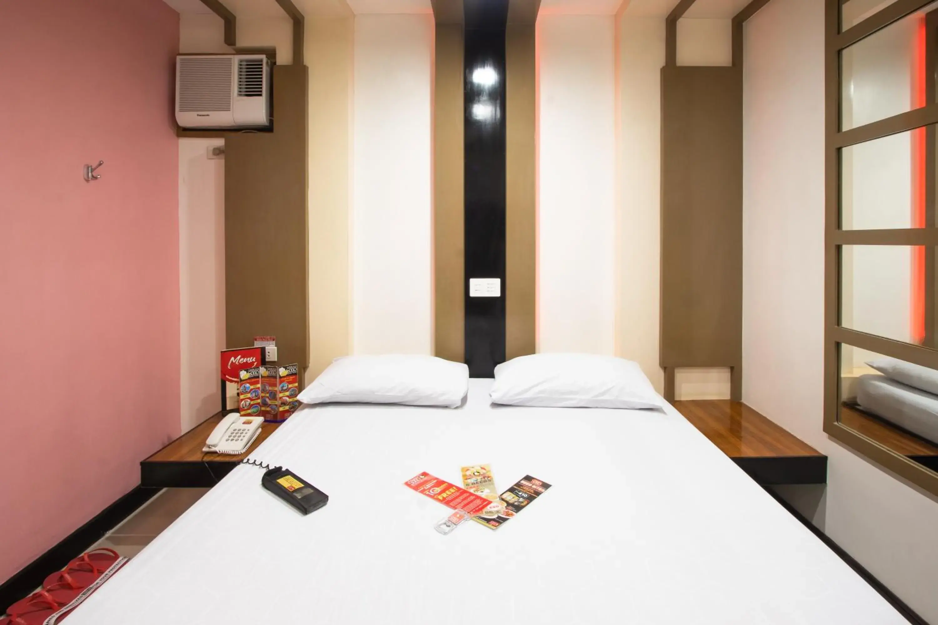 Photo of the whole room, Bed in Hotel Sogo Santolan Photo of the whole room, Bed in Hotel Sogo Santolan