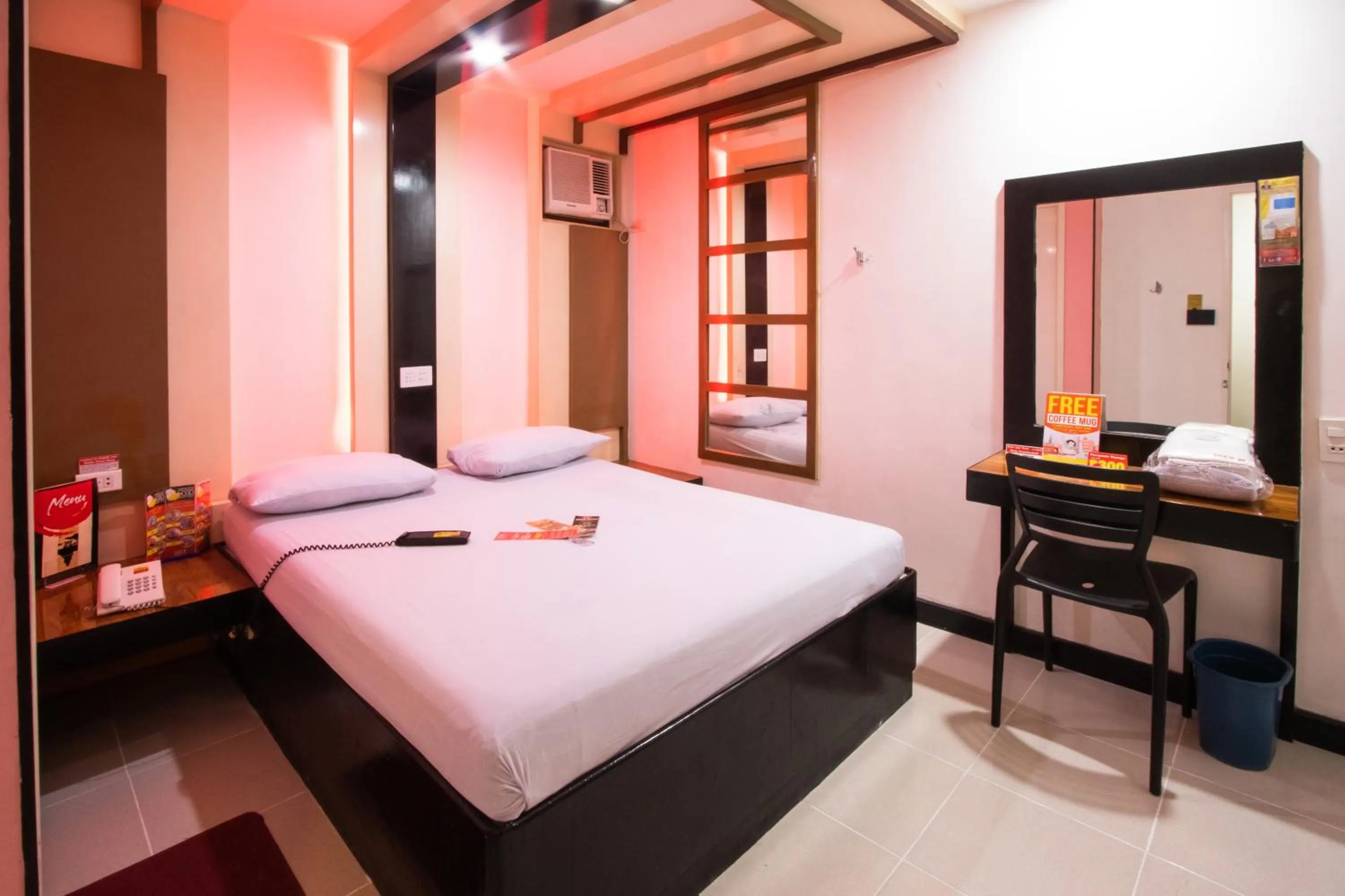 Photo of the whole room, Bed in Hotel Sogo Santolan