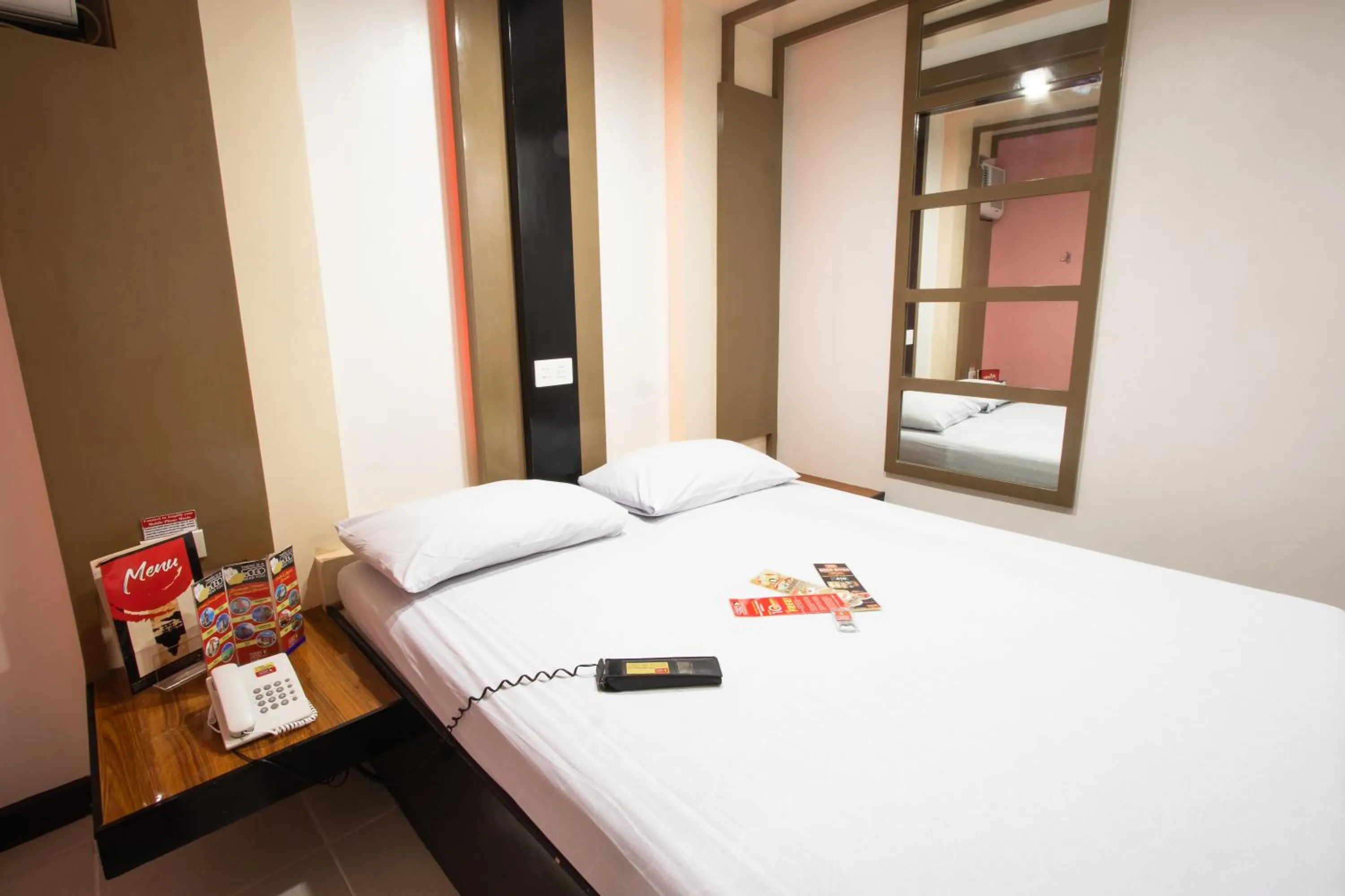 Photo of the whole room, Bed in Hotel Sogo Santolan