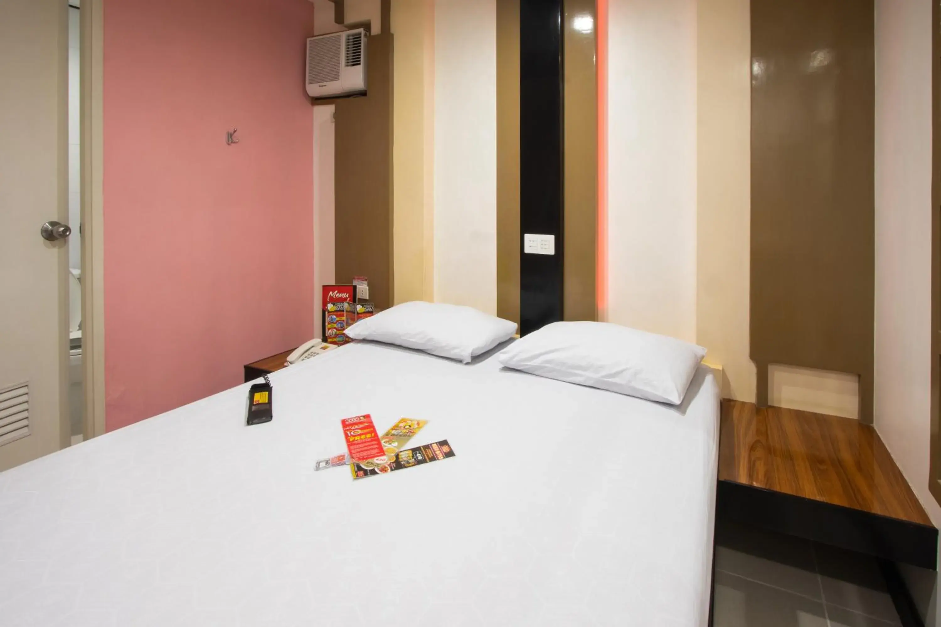 Bed in Hotel Sogo Santolan Bed in Hotel Sogo Santolan