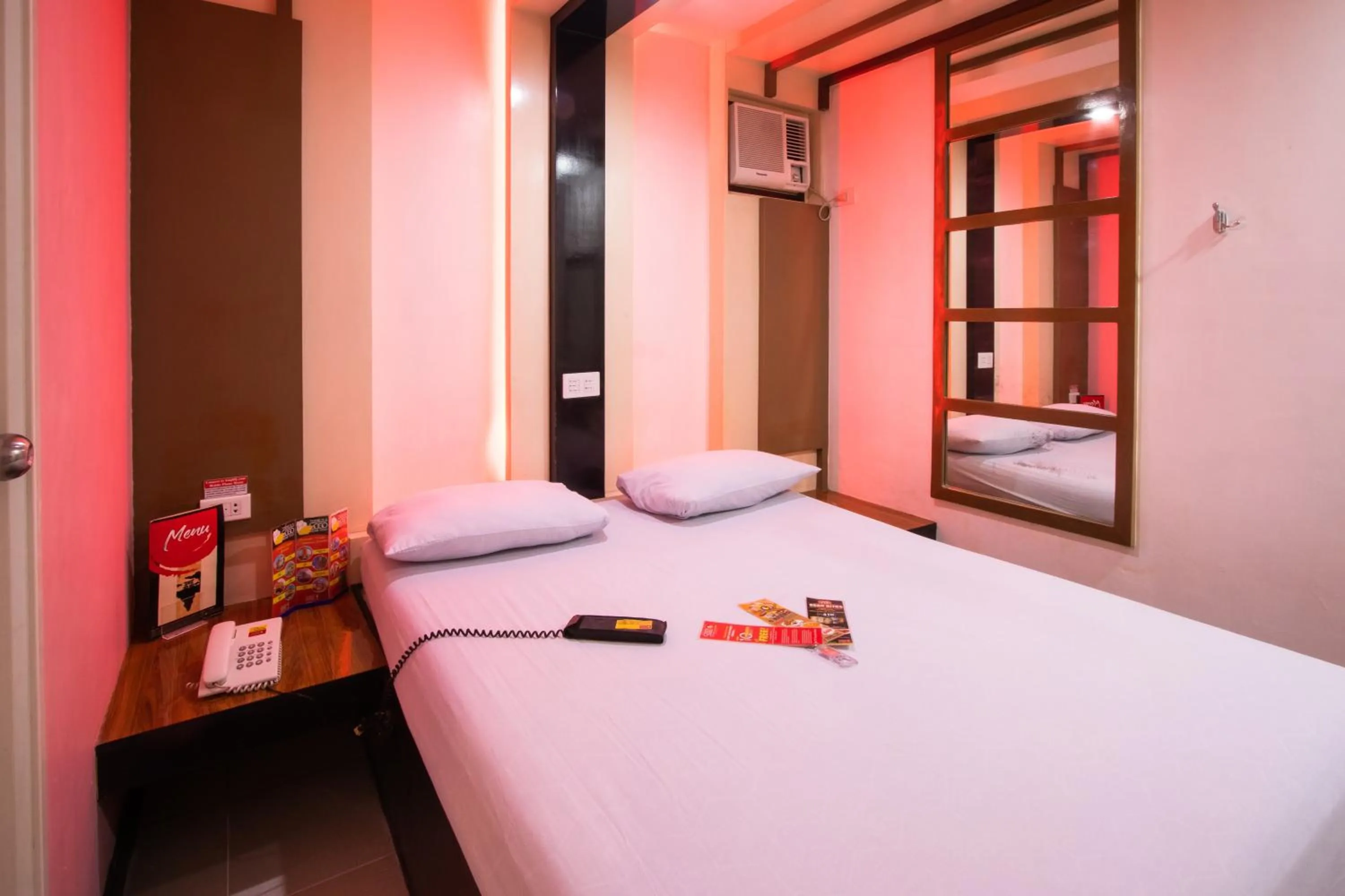 Bed in Hotel Sogo Santolan