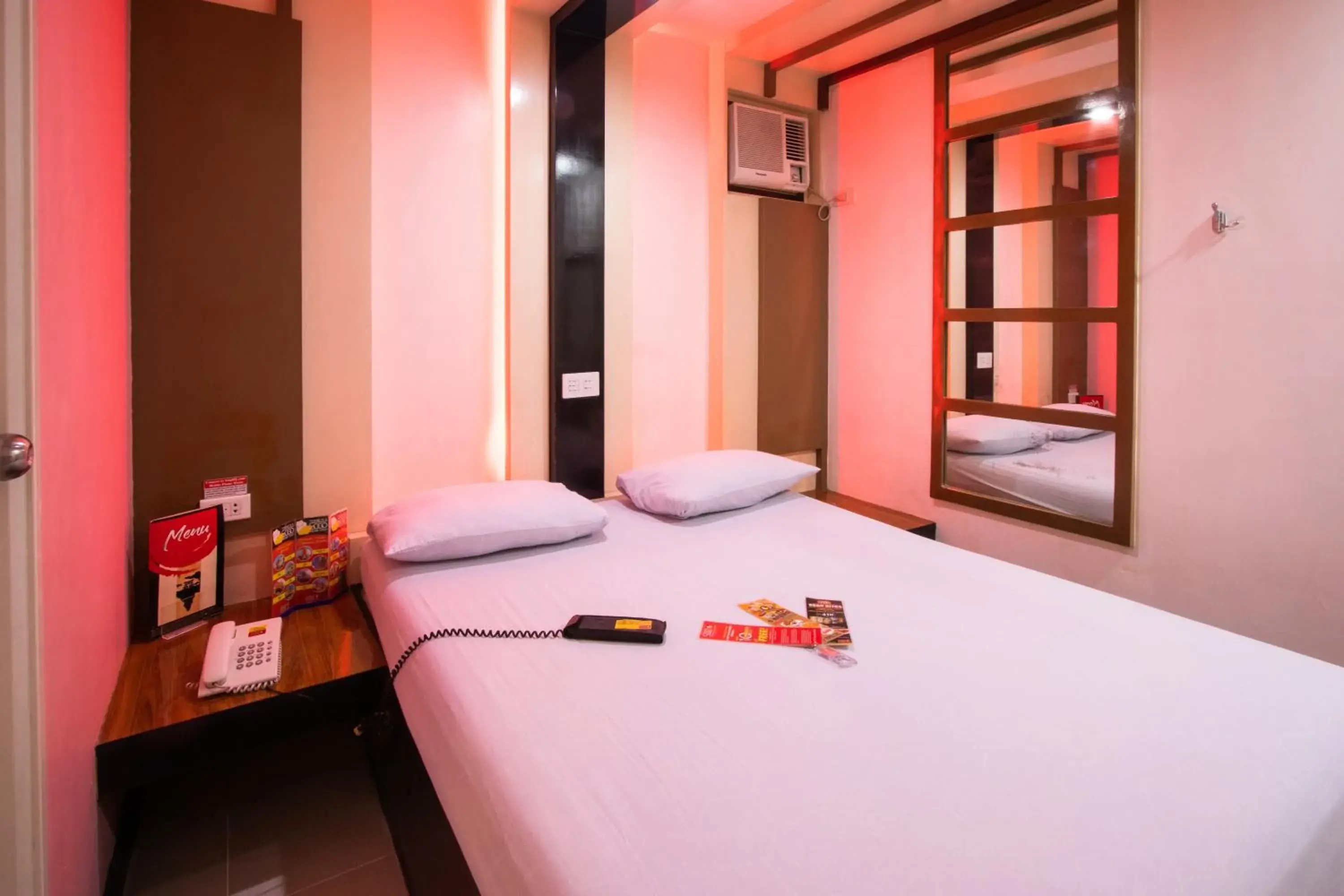 Bed in Hotel Sogo Santolan Bed in Hotel Sogo Santolan