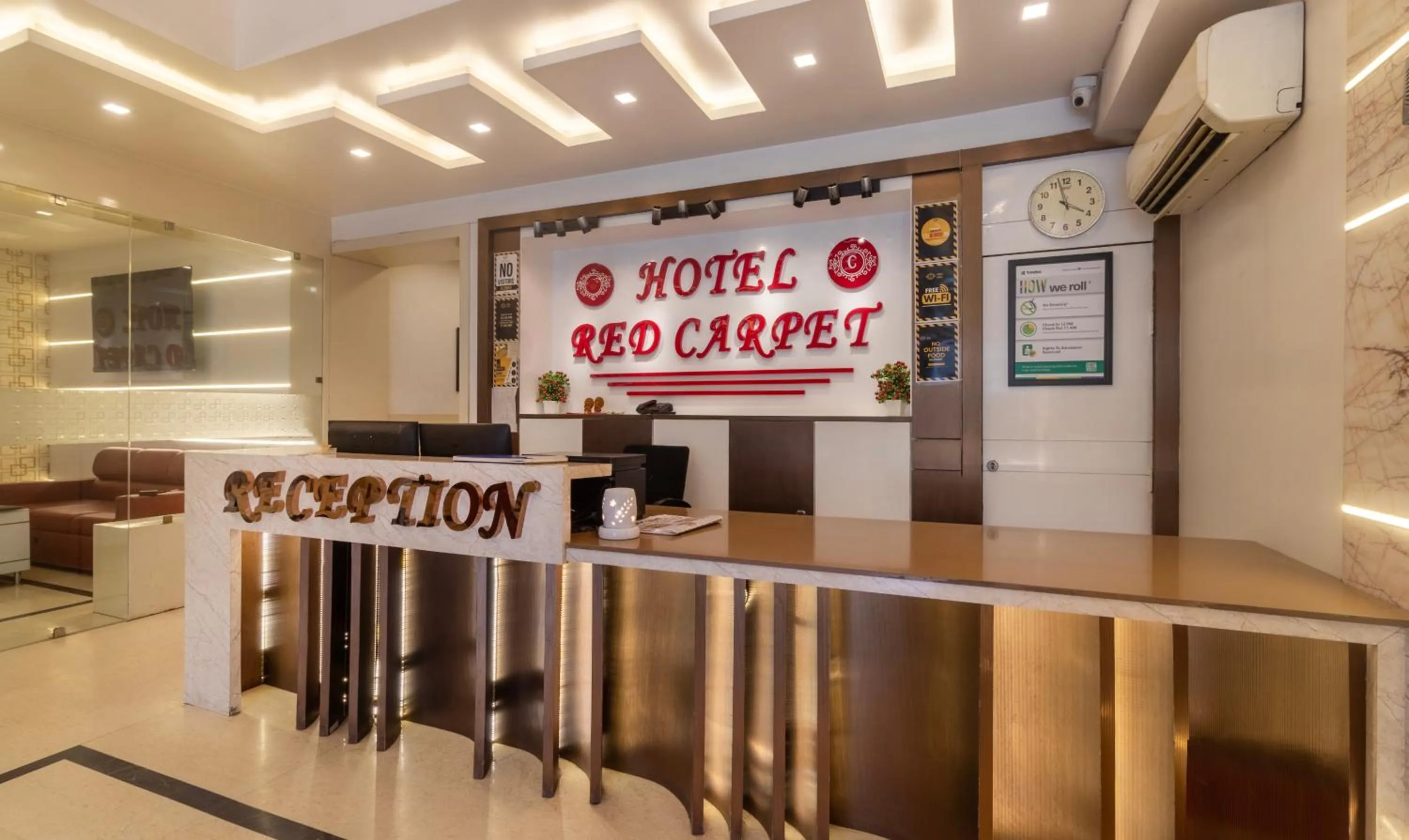 Lobby or reception in Treebo Empire Red Carpet