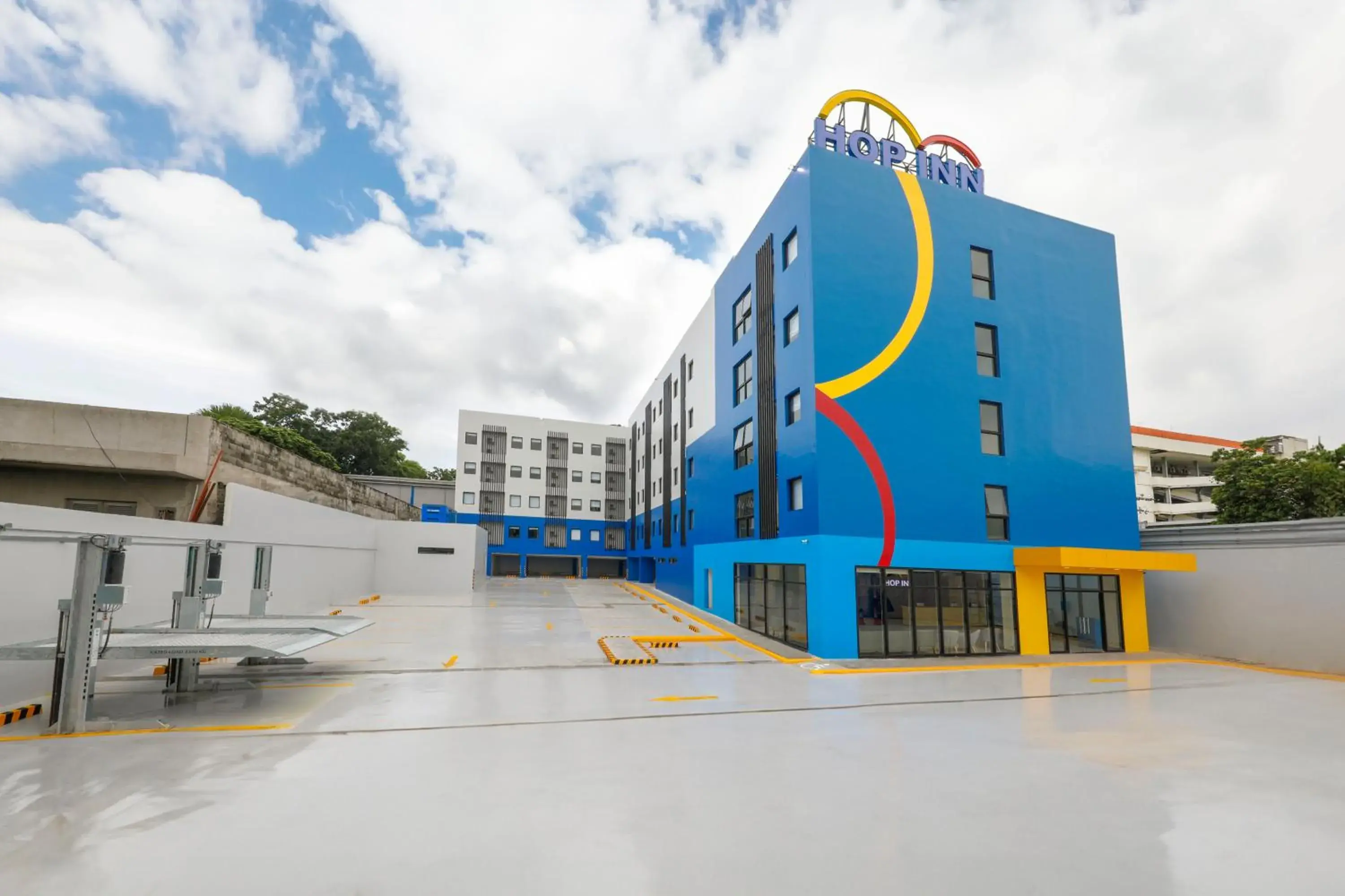 Property building in Hop Inn Hotel Davao Property building in Hop Inn Hotel Davao