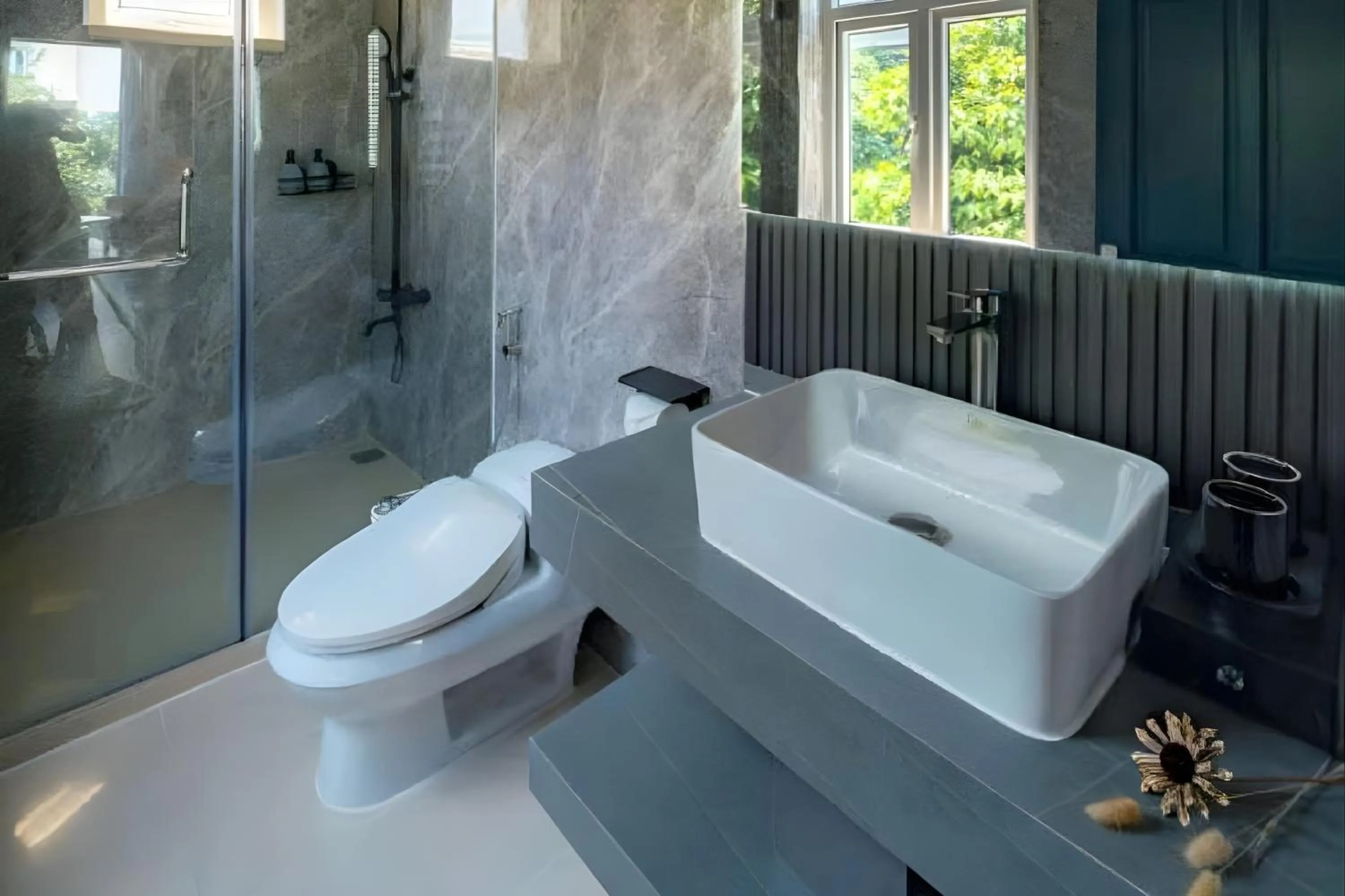 Toilet in Simmi Signature Hotel & Apartment